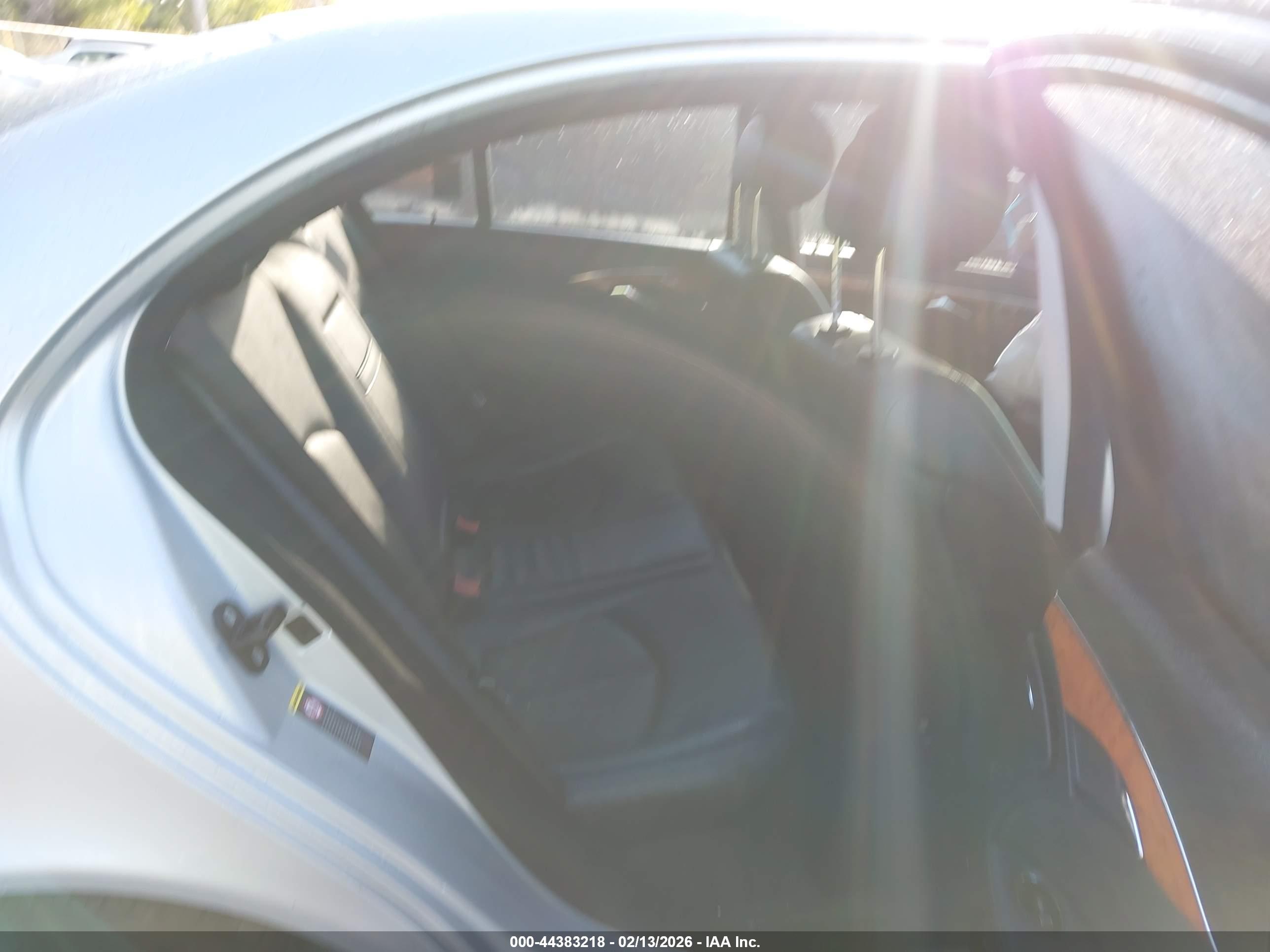 MERCEDES-BENZ E image 8