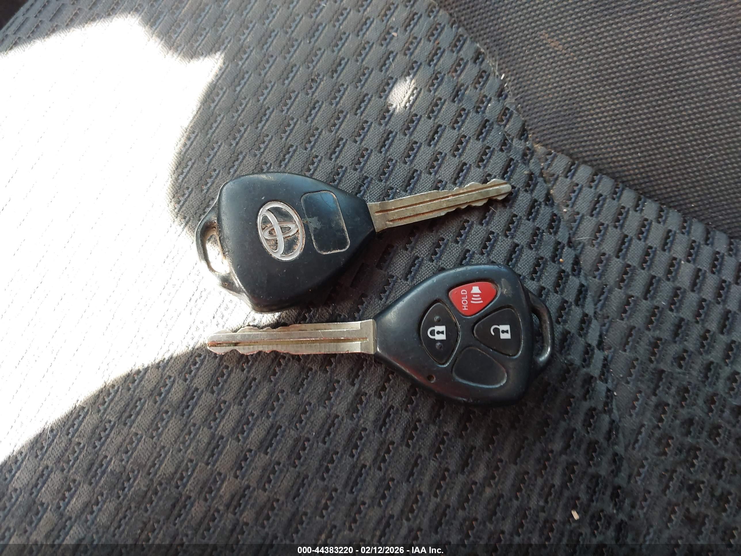 TOYOTA RAV4 image 11