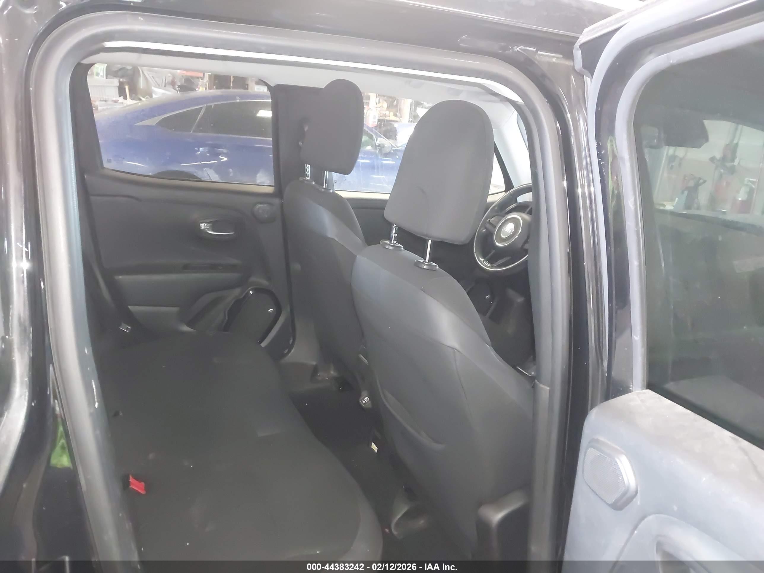 JEEP RENEGADE image 8