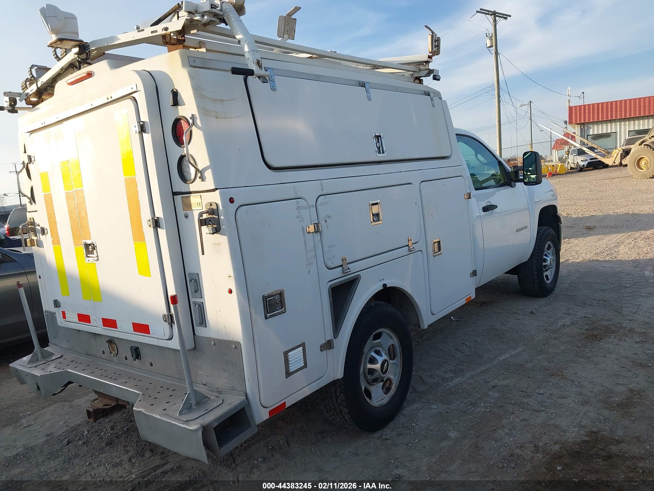 CHEVROLET SILVERADO image 4