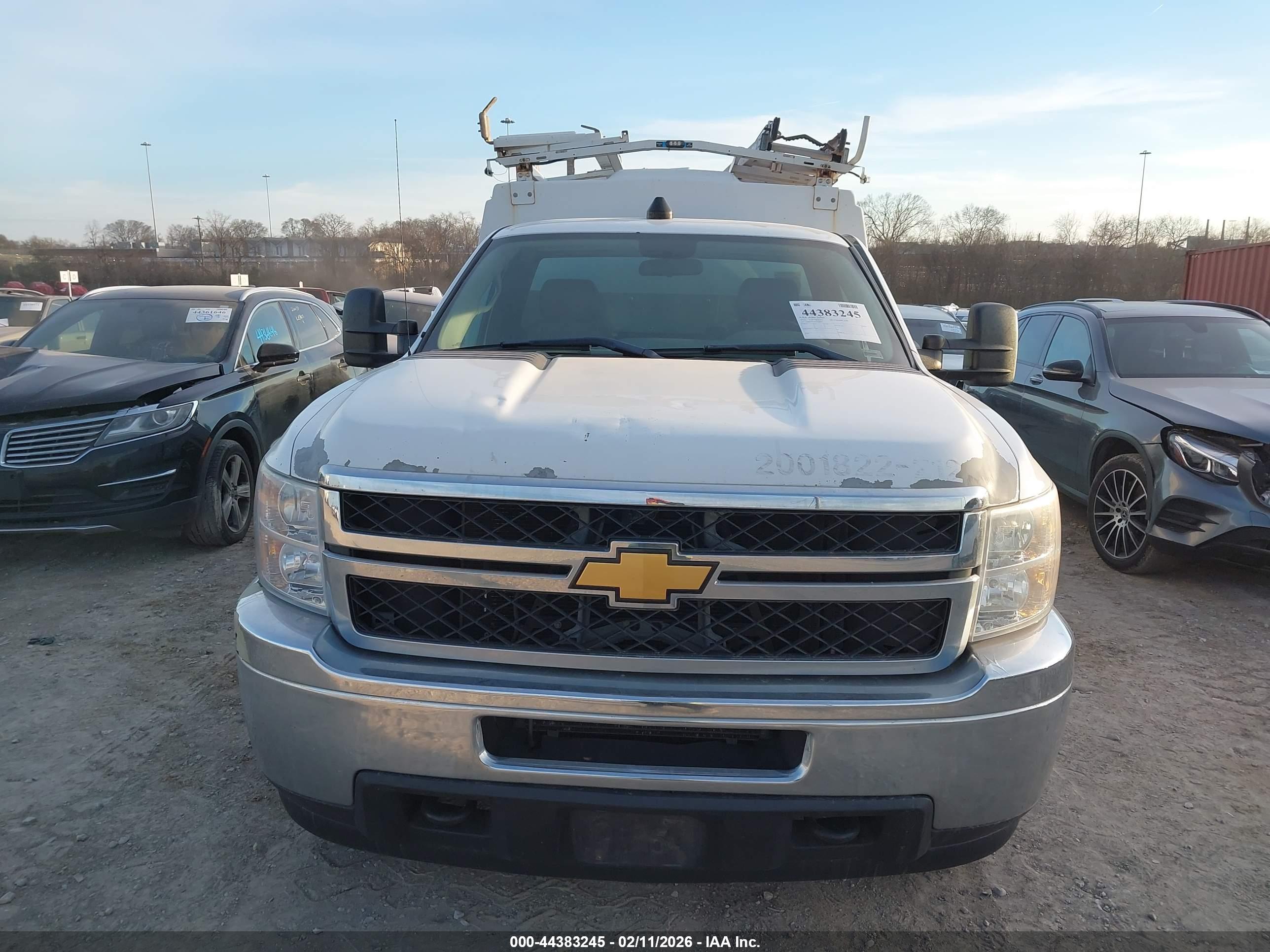 CHEVROLET SILVERADO image 6