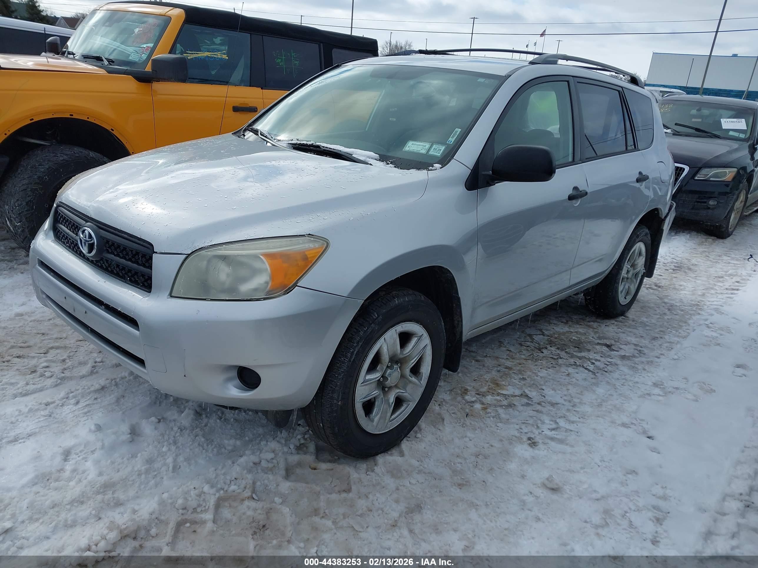 TOYOTA RAV4 image 2