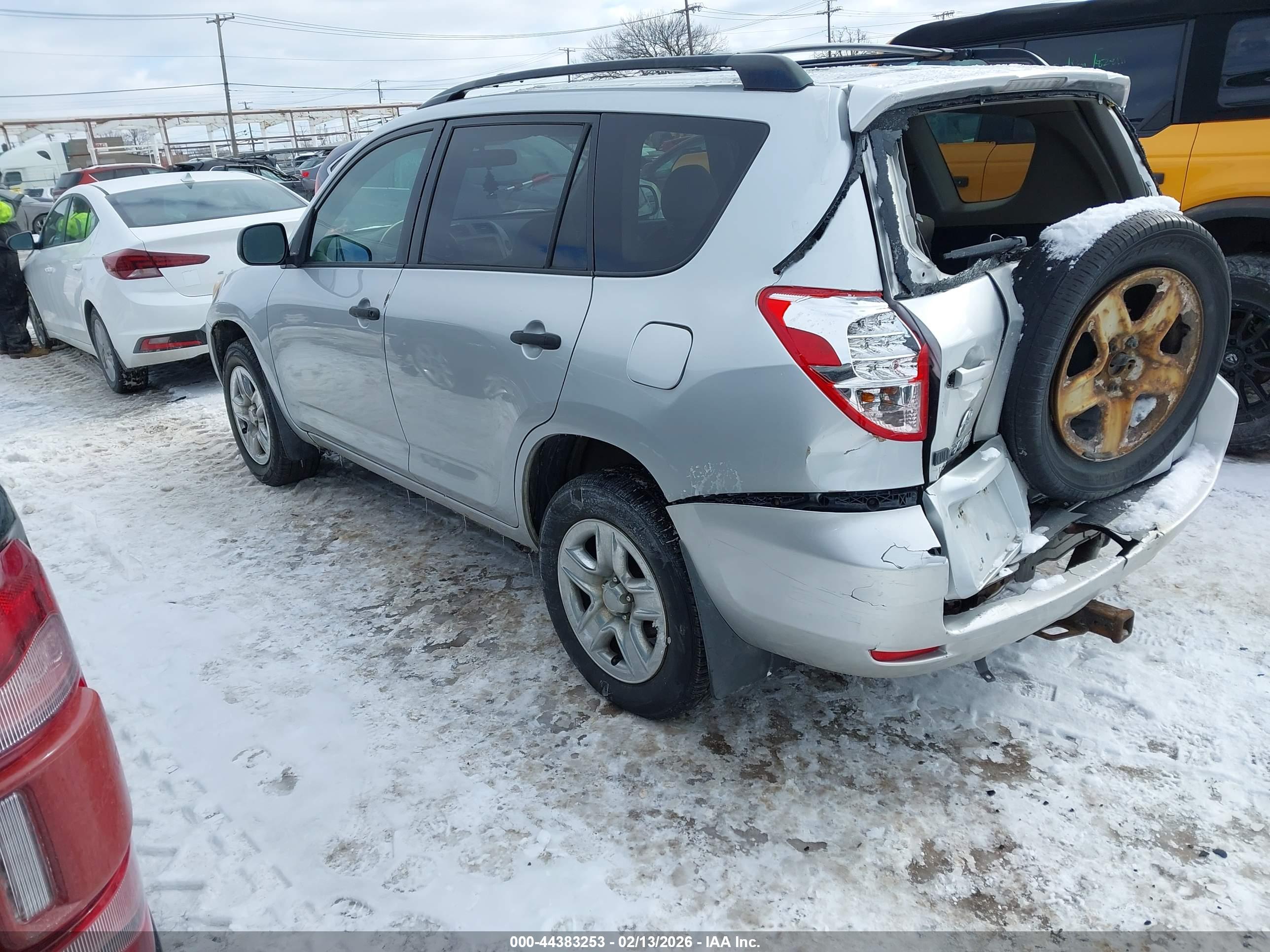 TOYOTA RAV4 image 3