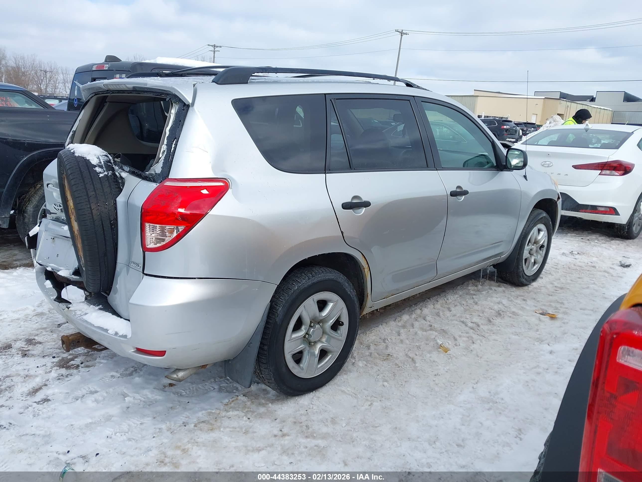 TOYOTA RAV4 image 4