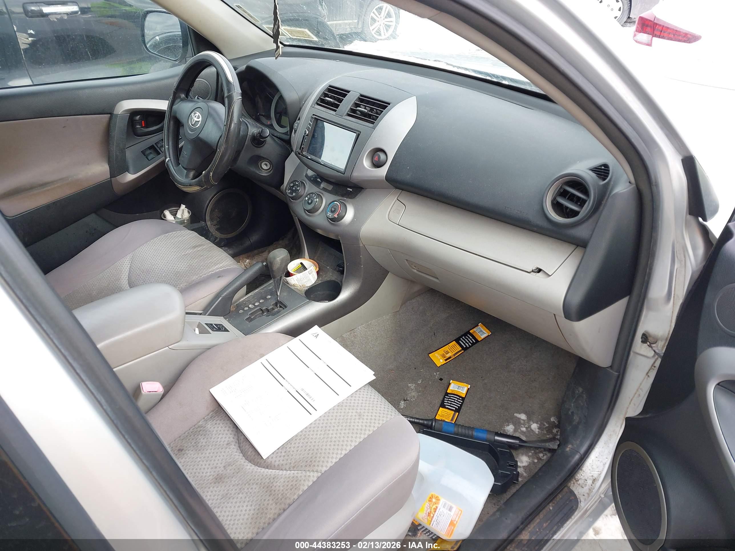 TOYOTA RAV4 image 5