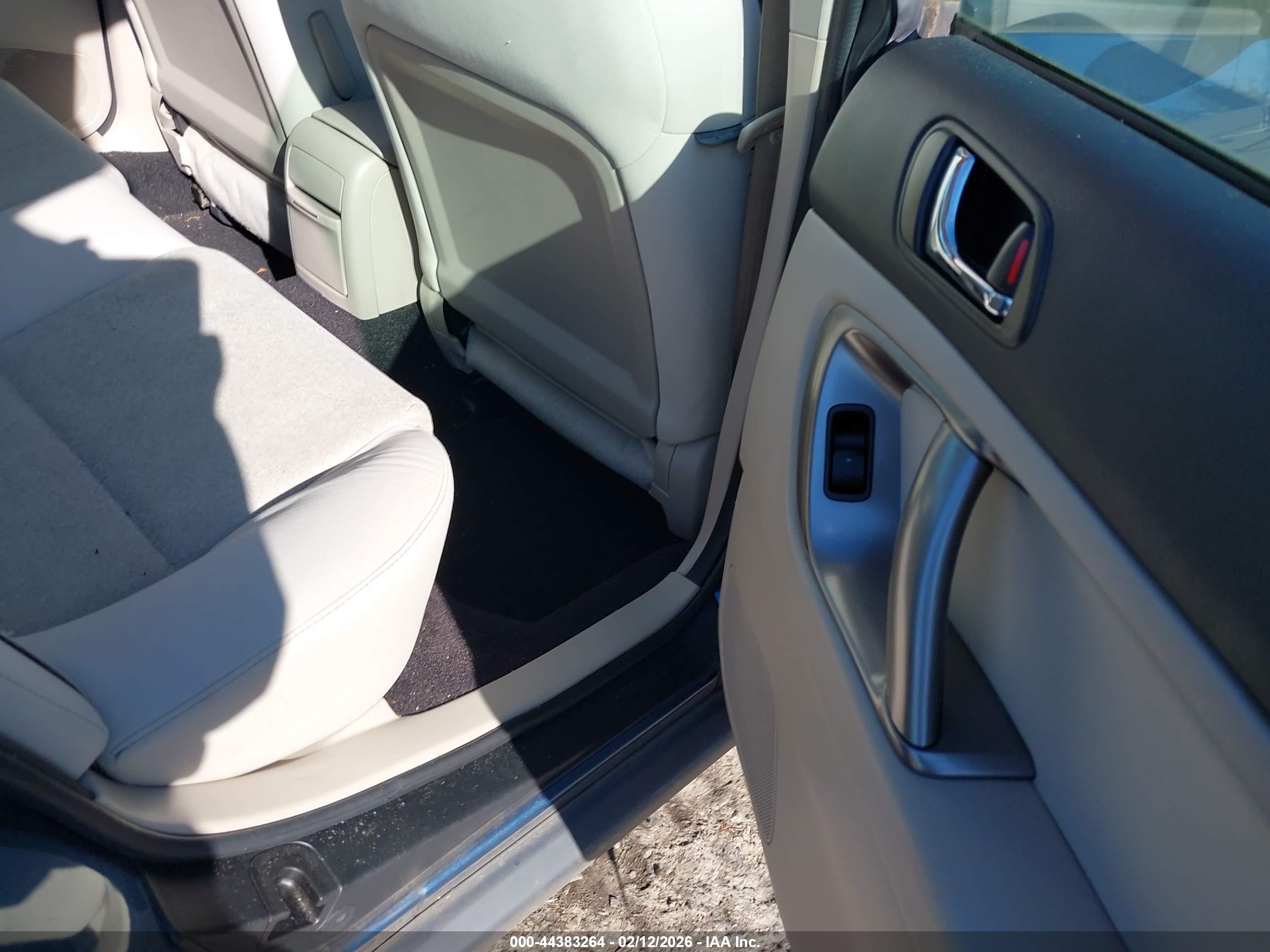 SUBARU LEGACY image 8
