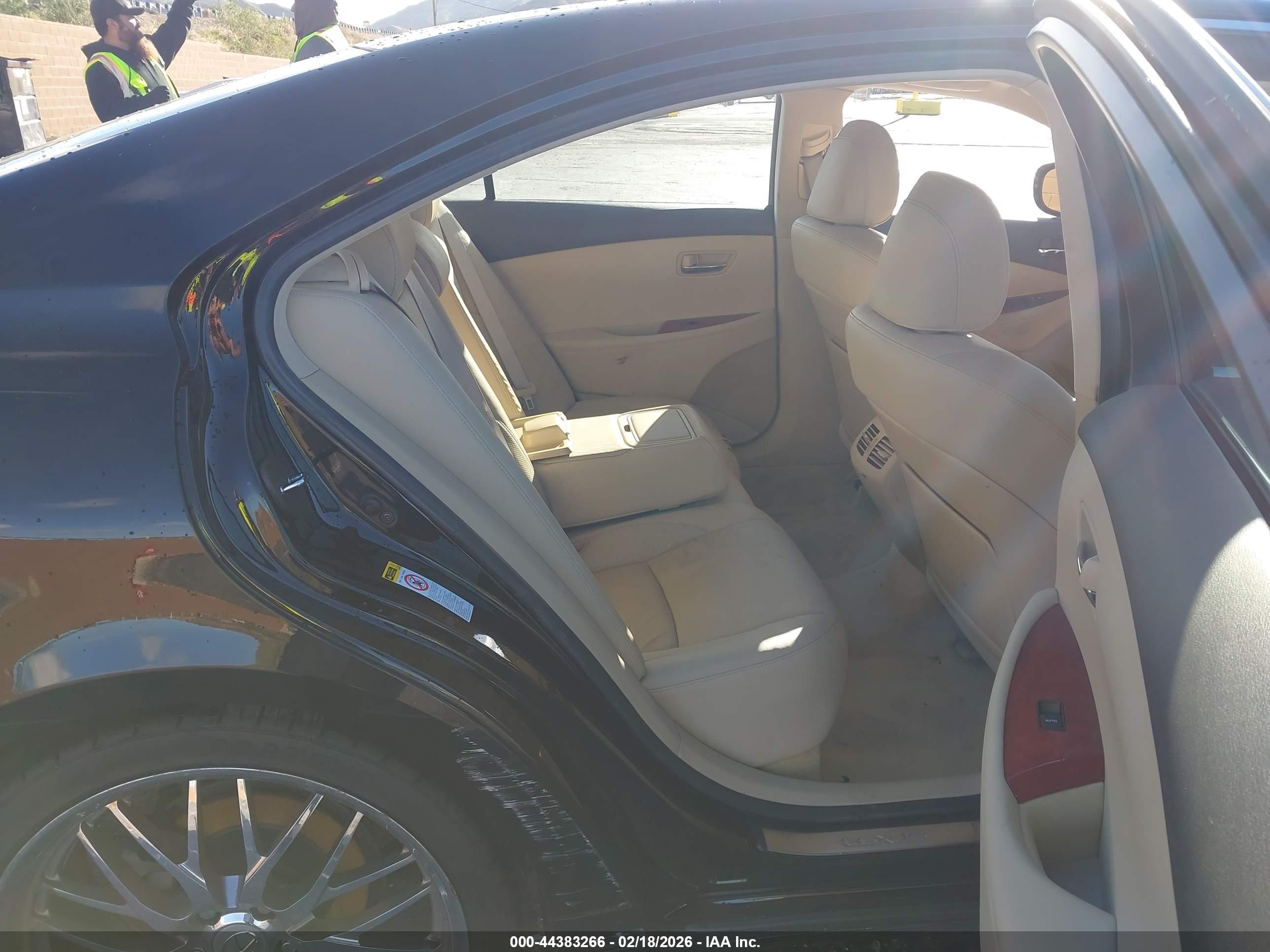 LEXUS ES image 8