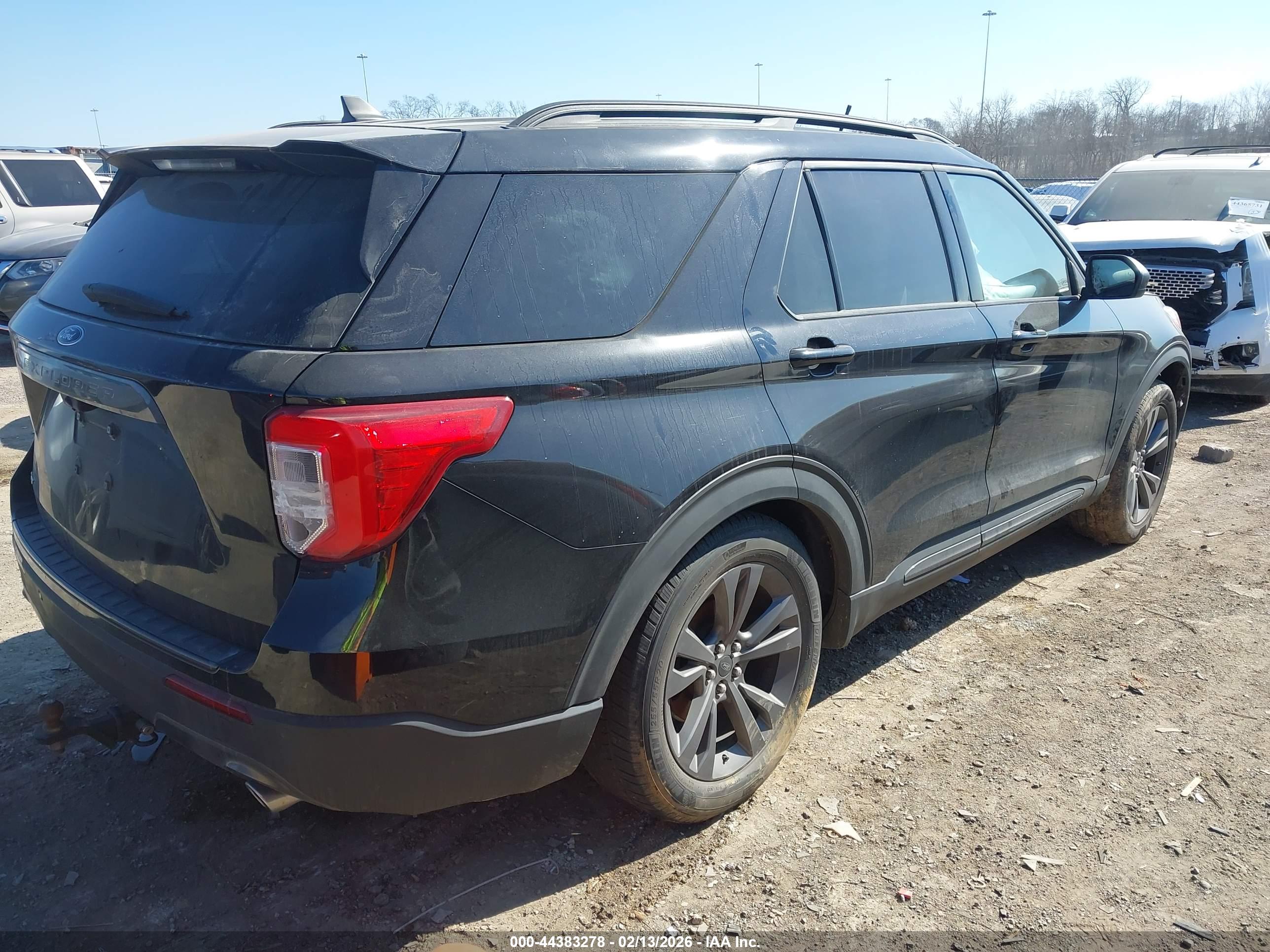 FORD EXPLORER image 4