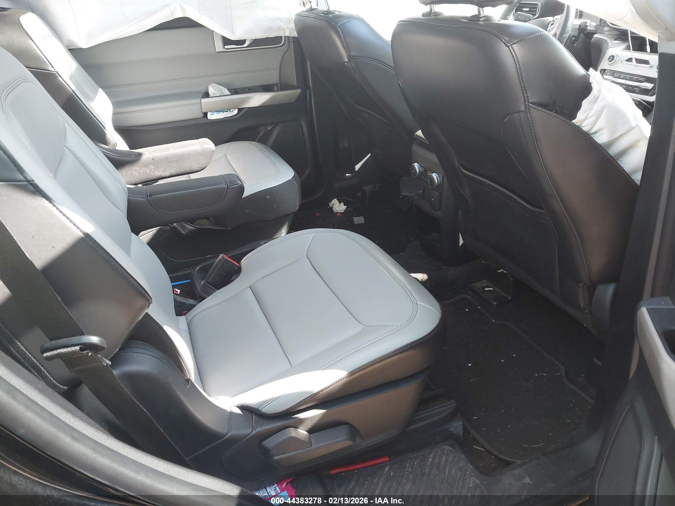 FORD EXPLORER image 8