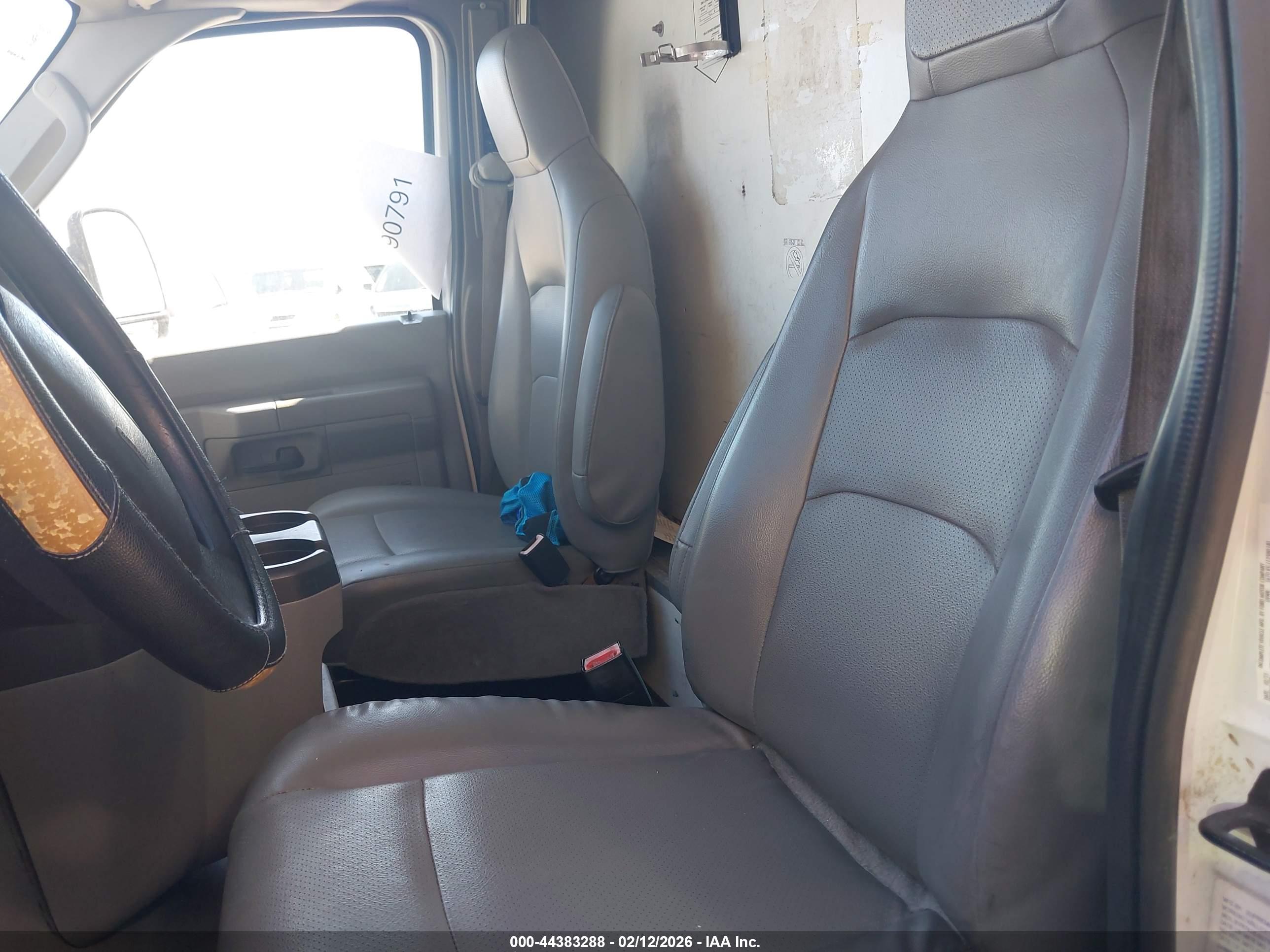 FORD E-350 image 8