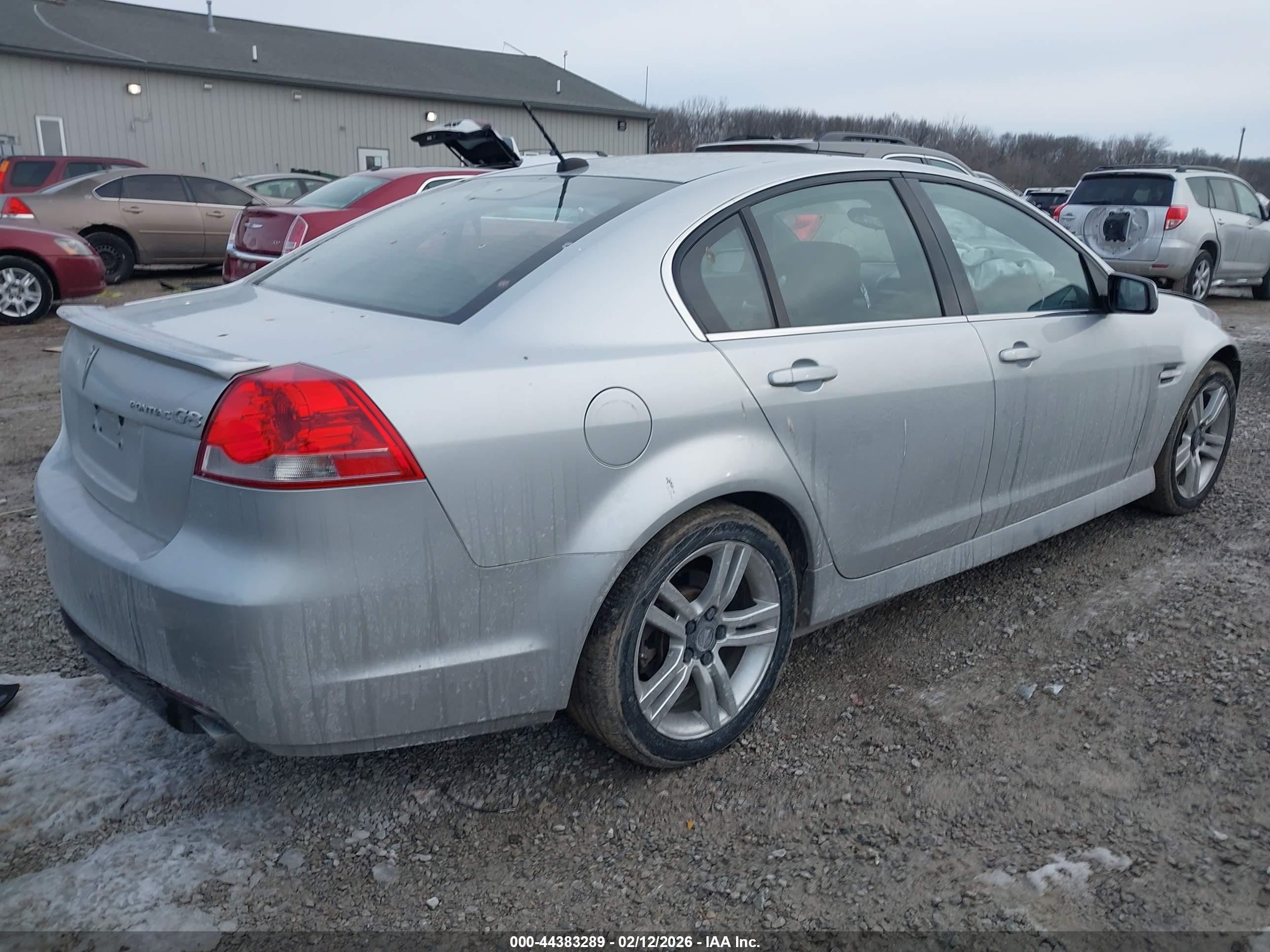 PONTIAC G8 image 4