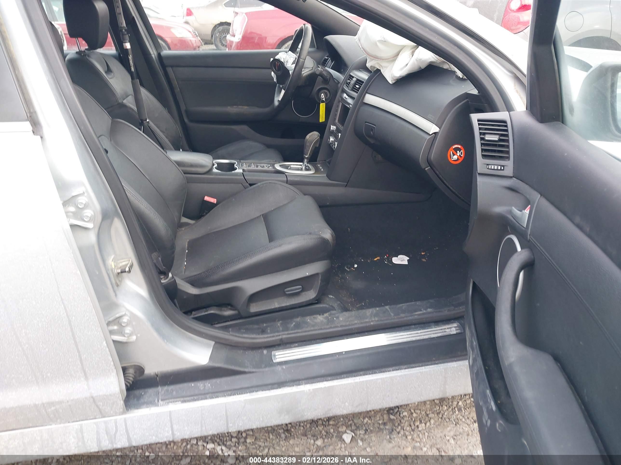 PONTIAC G8 image 5