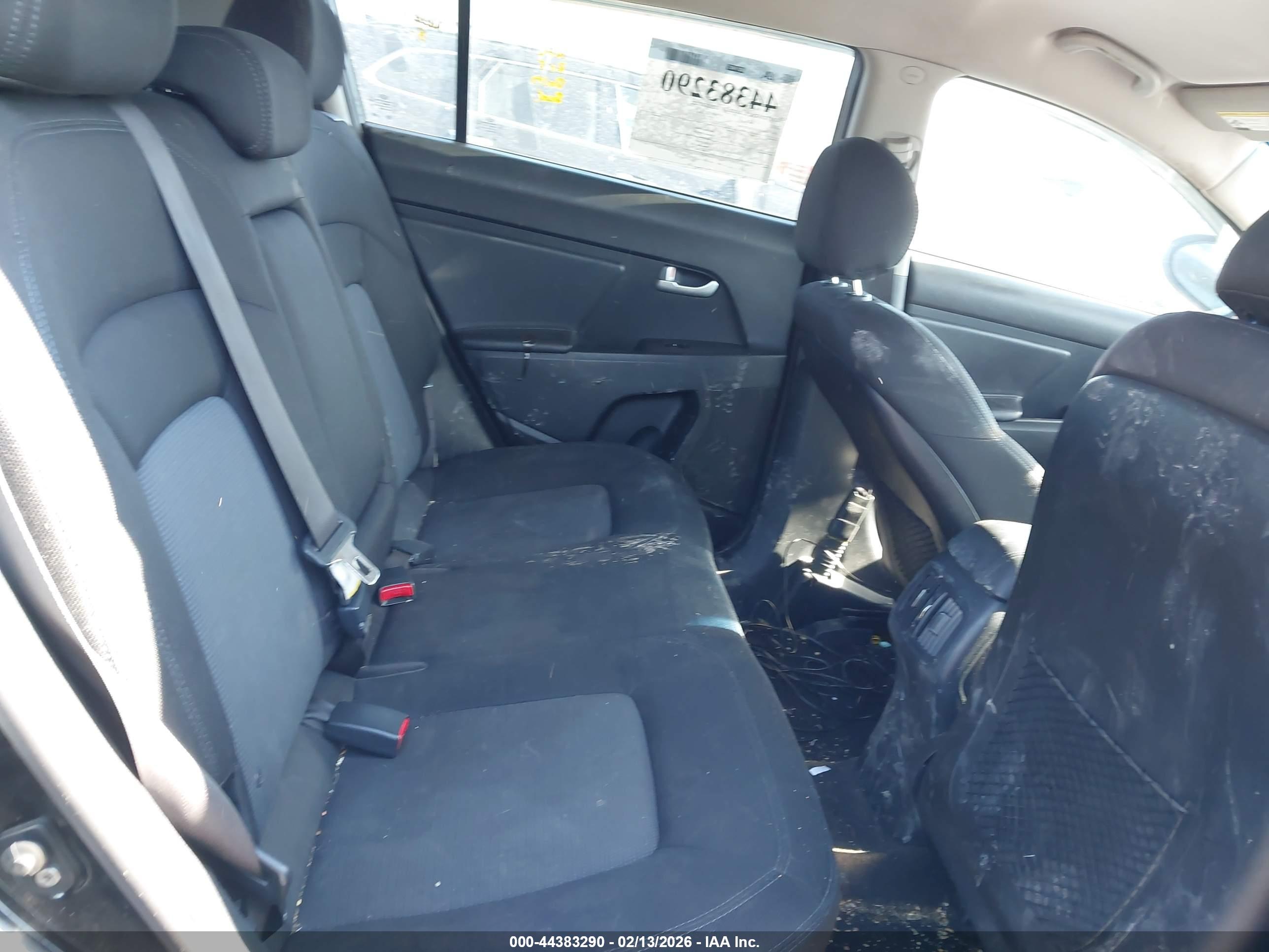 KIA SPORTAGE image 8