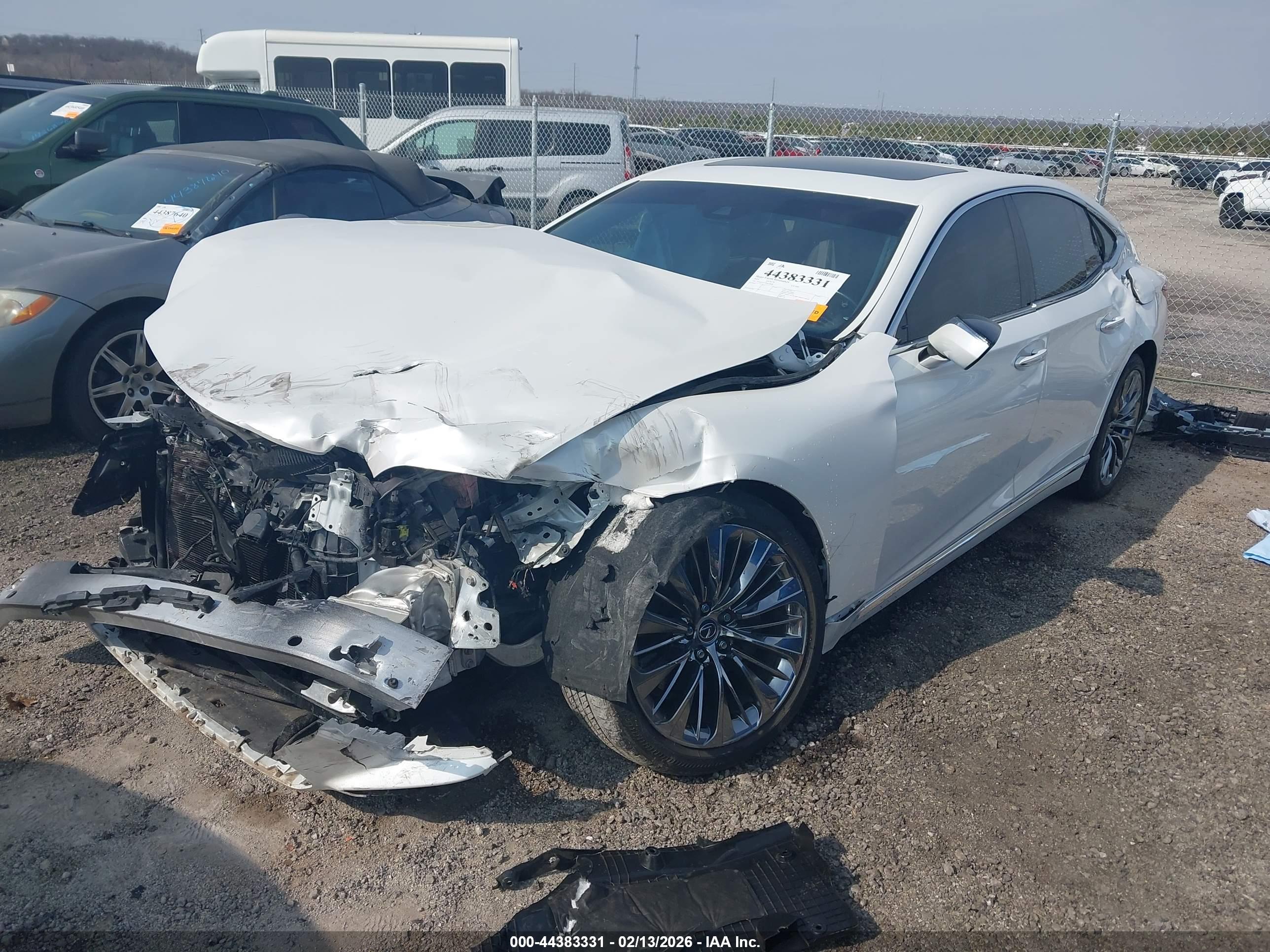 LEXUS LS image 2