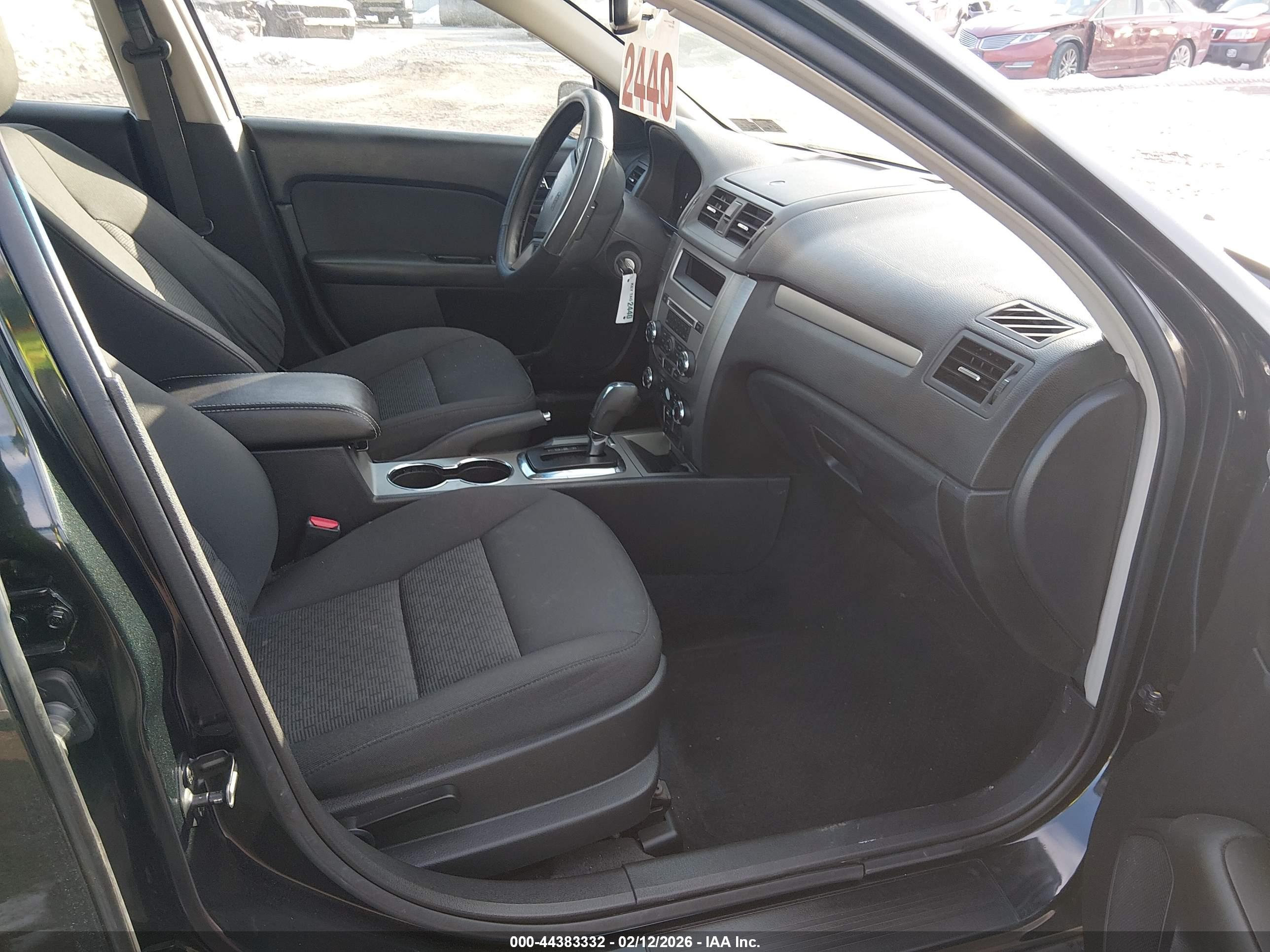 FORD FUSION image 5
