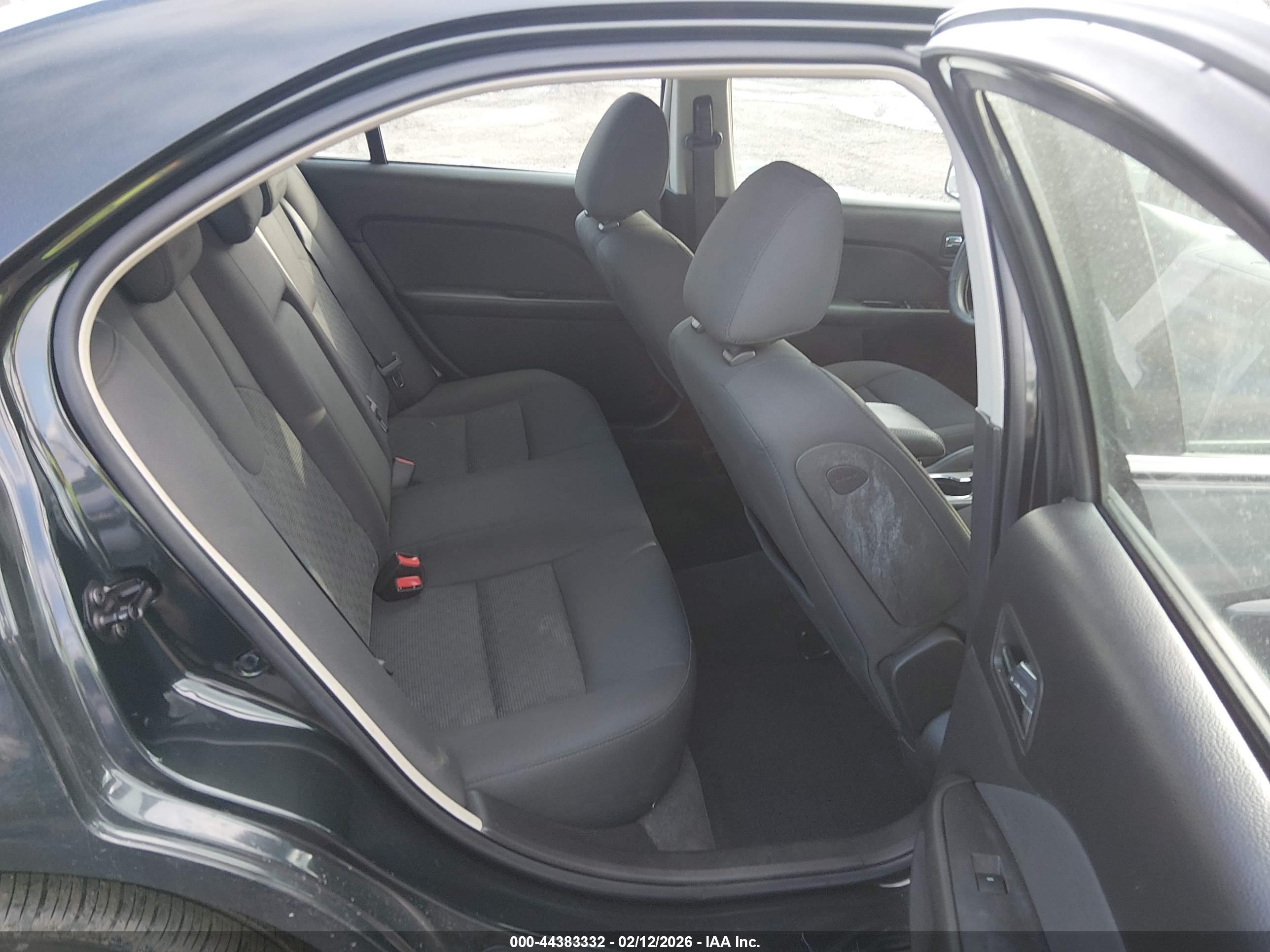 FORD FUSION image 8
