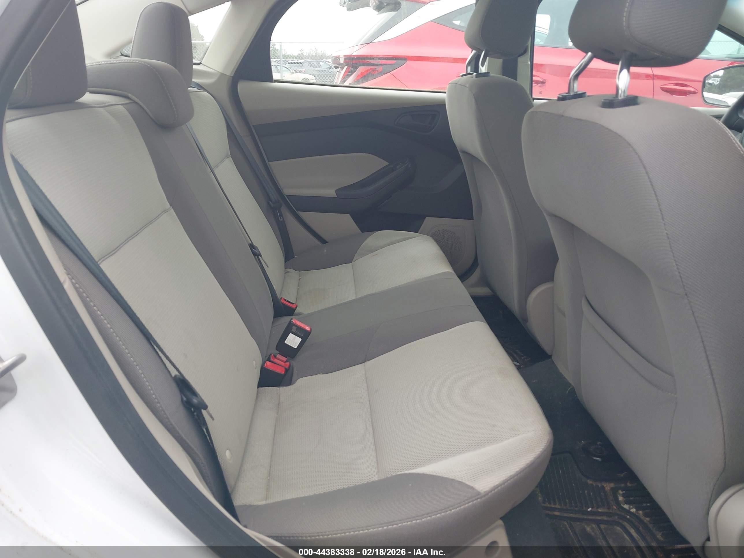 FORD FOCUS image 8