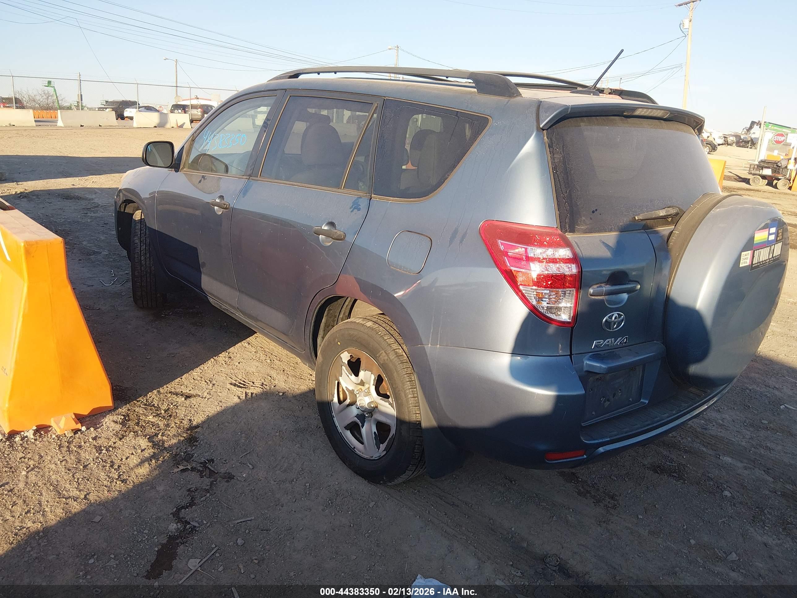 TOYOTA RAV4 image 3