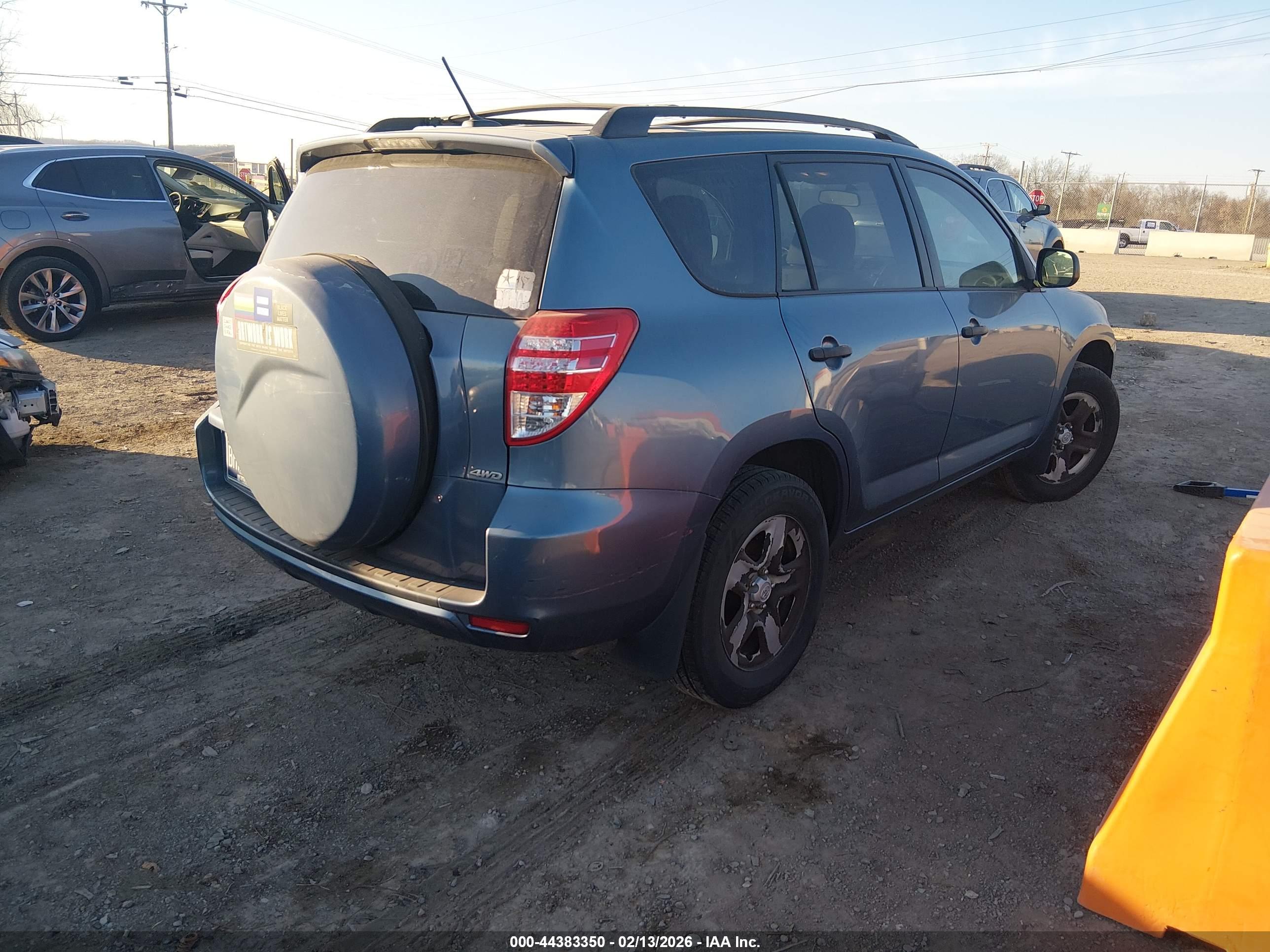 TOYOTA RAV4 image 4