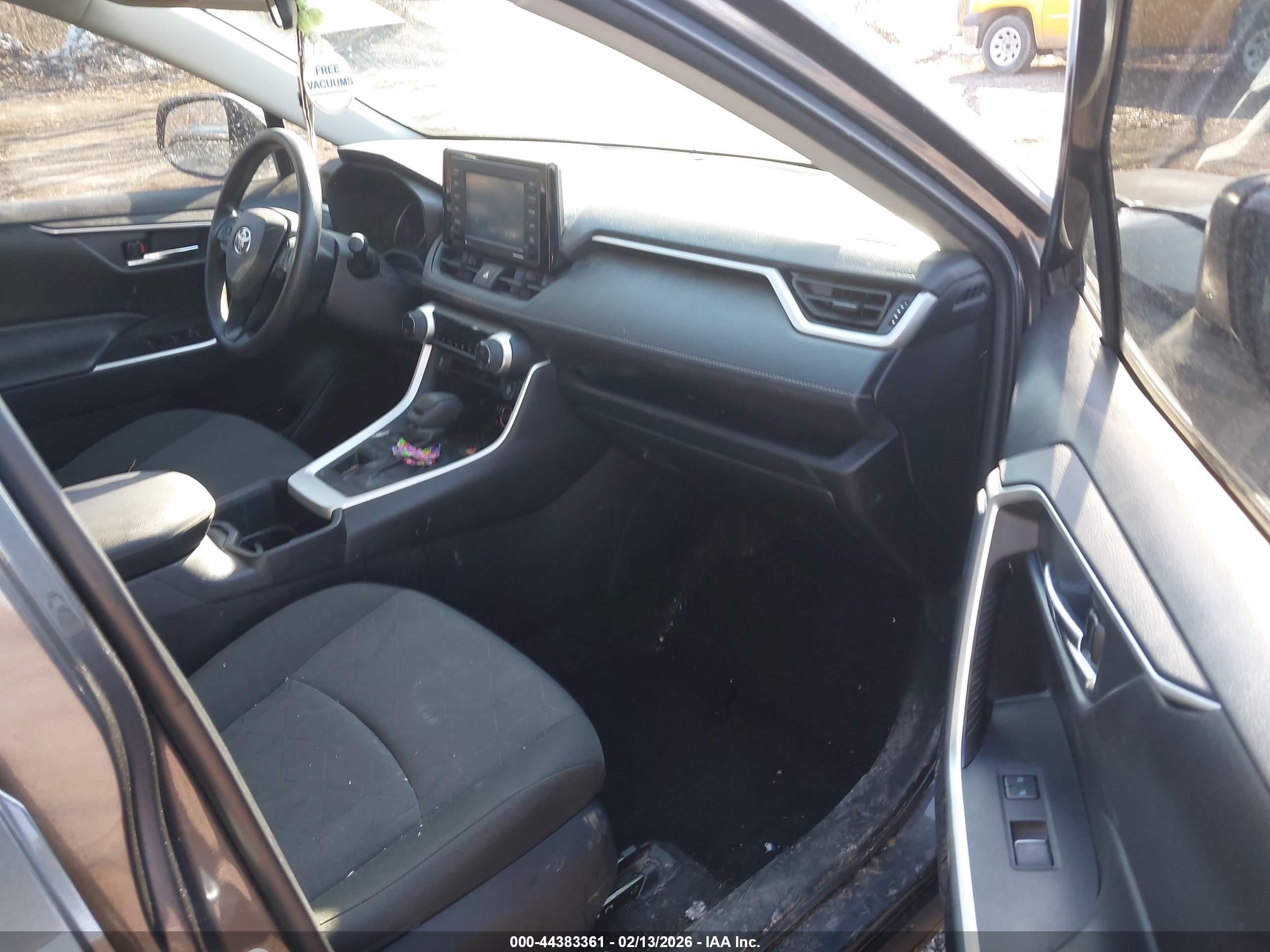 TOYOTA RAV4 image 5