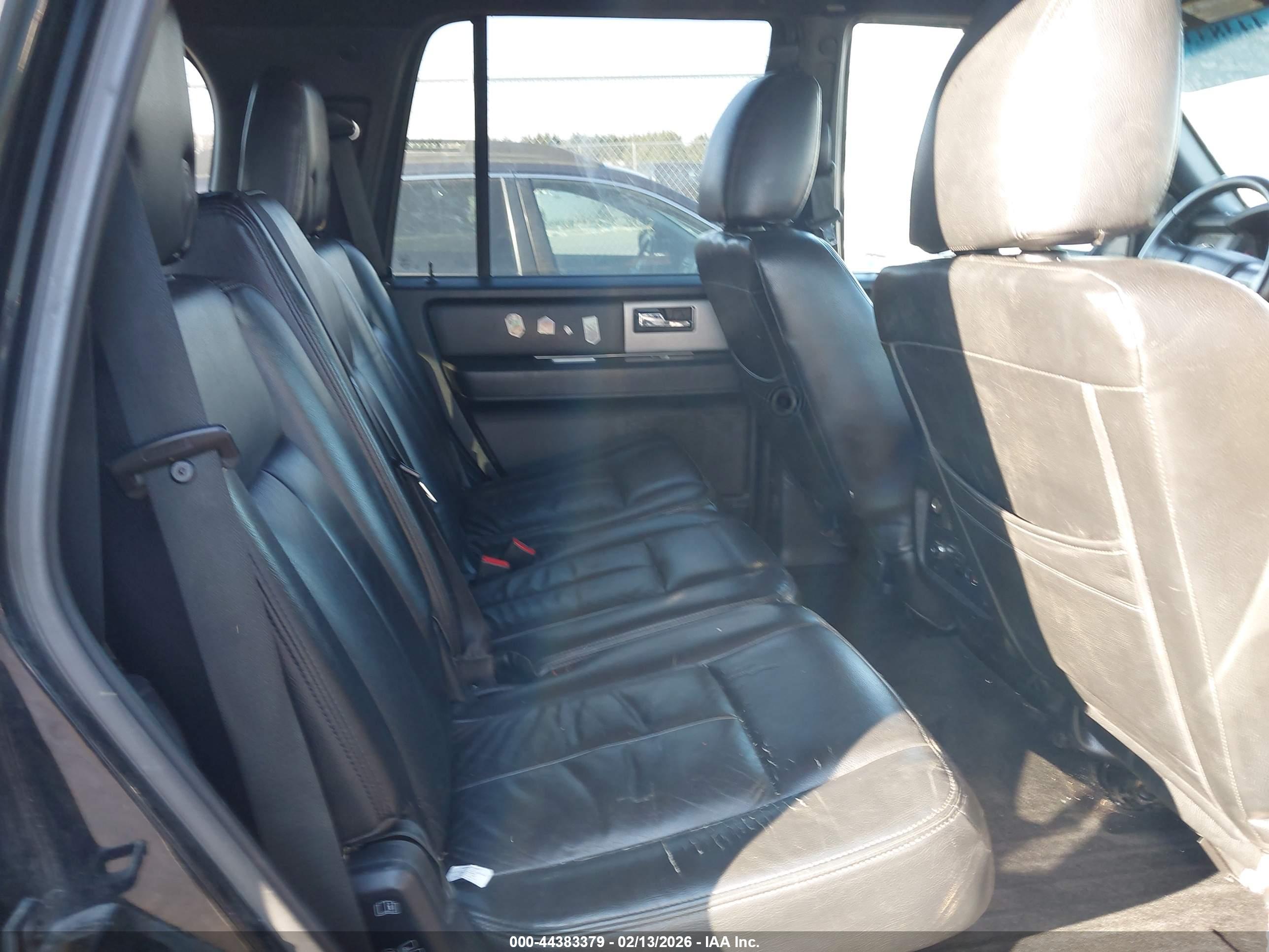 FORD EXPEDITION image 8