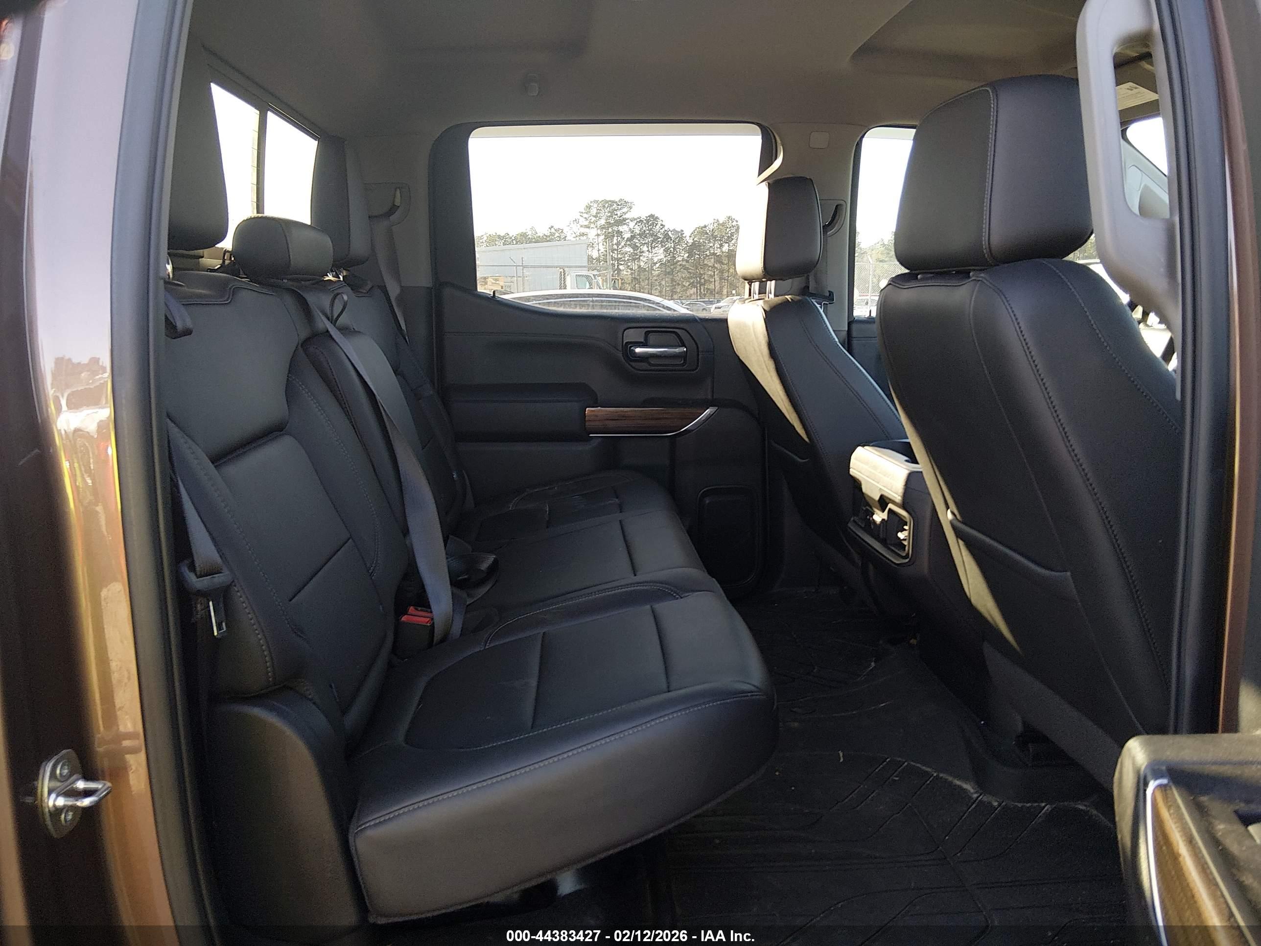 CHEVROLET SILVERADO image 8