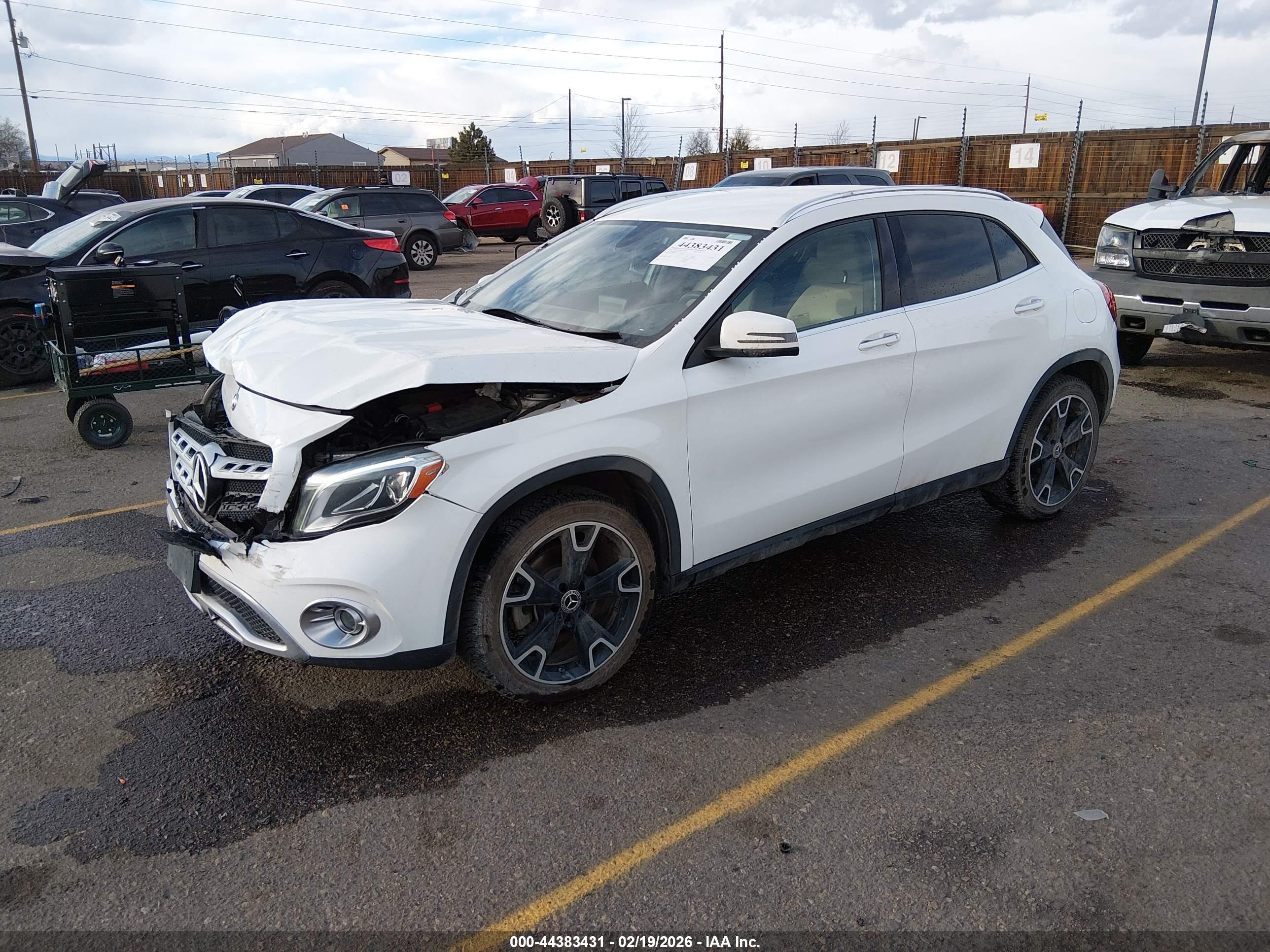 MERCEDES-BENZ GLA image 2
