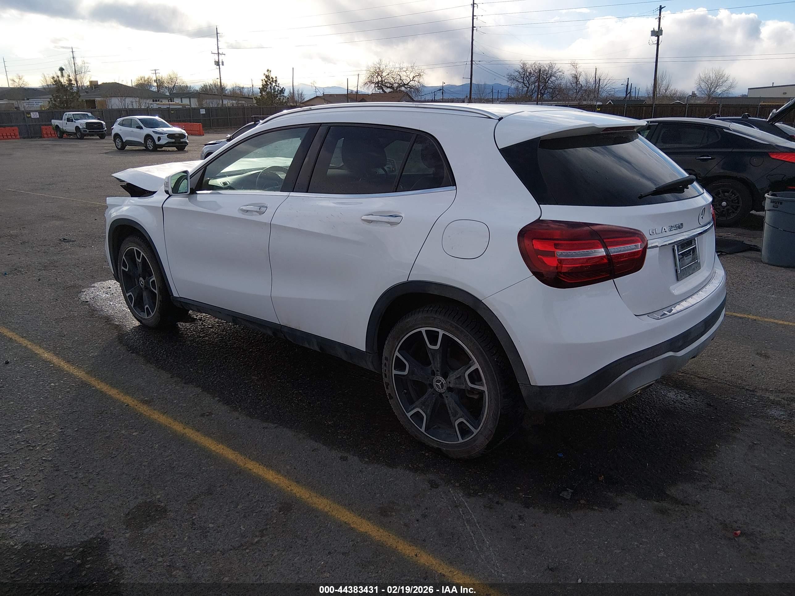 MERCEDES-BENZ GLA image 3