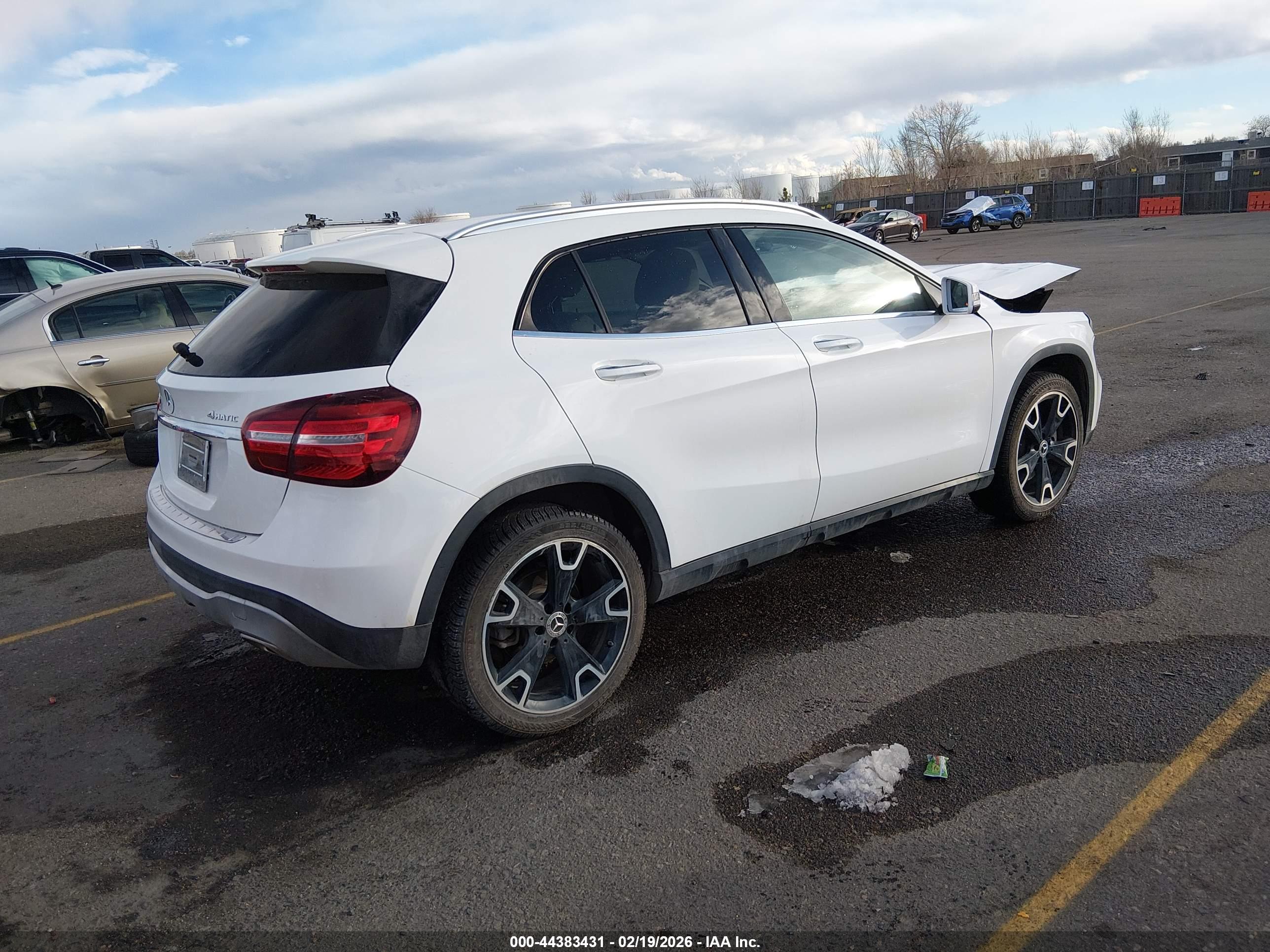 MERCEDES-BENZ GLA image 4