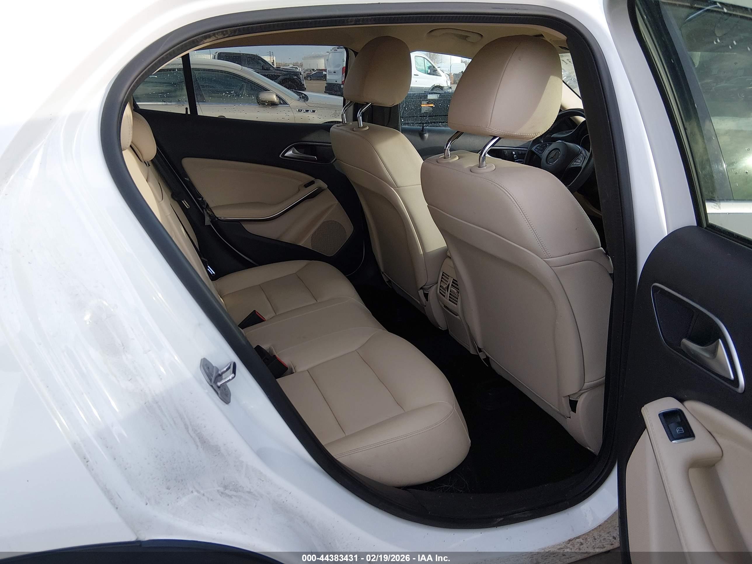 MERCEDES-BENZ GLA image 8