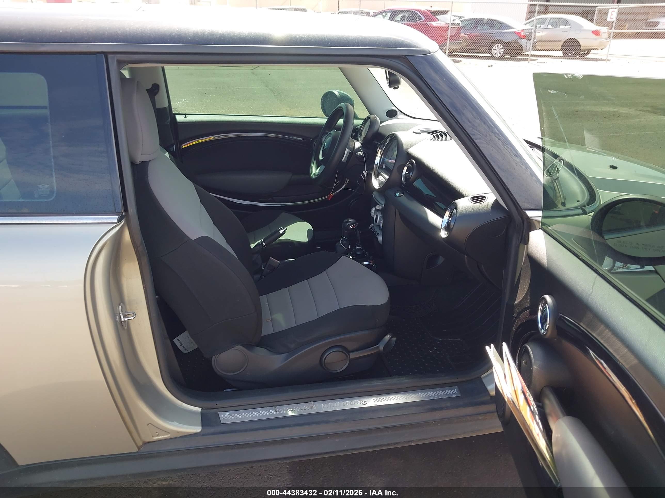 MINI COOPER image 5
