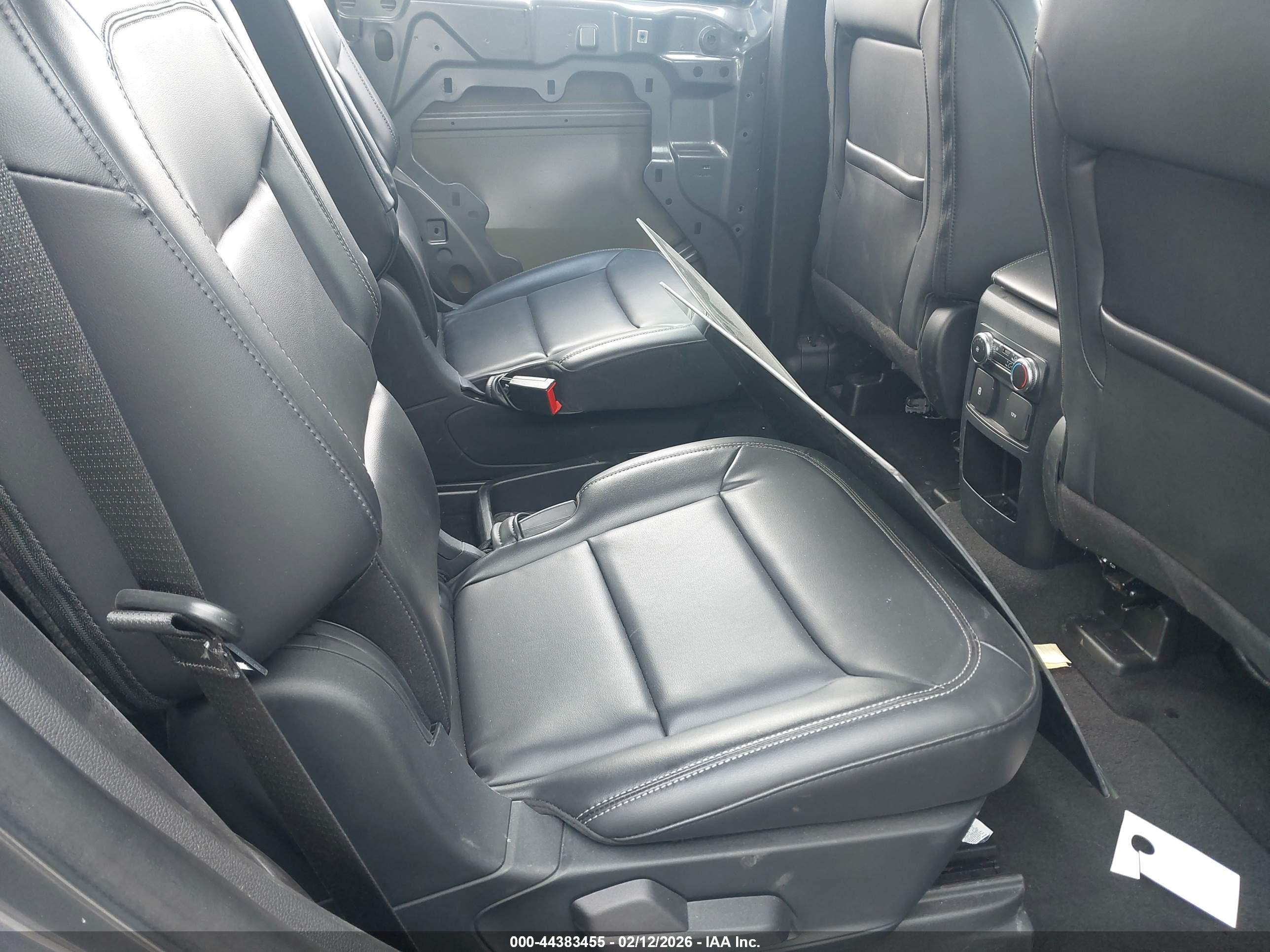 FORD EXPLORER image 8