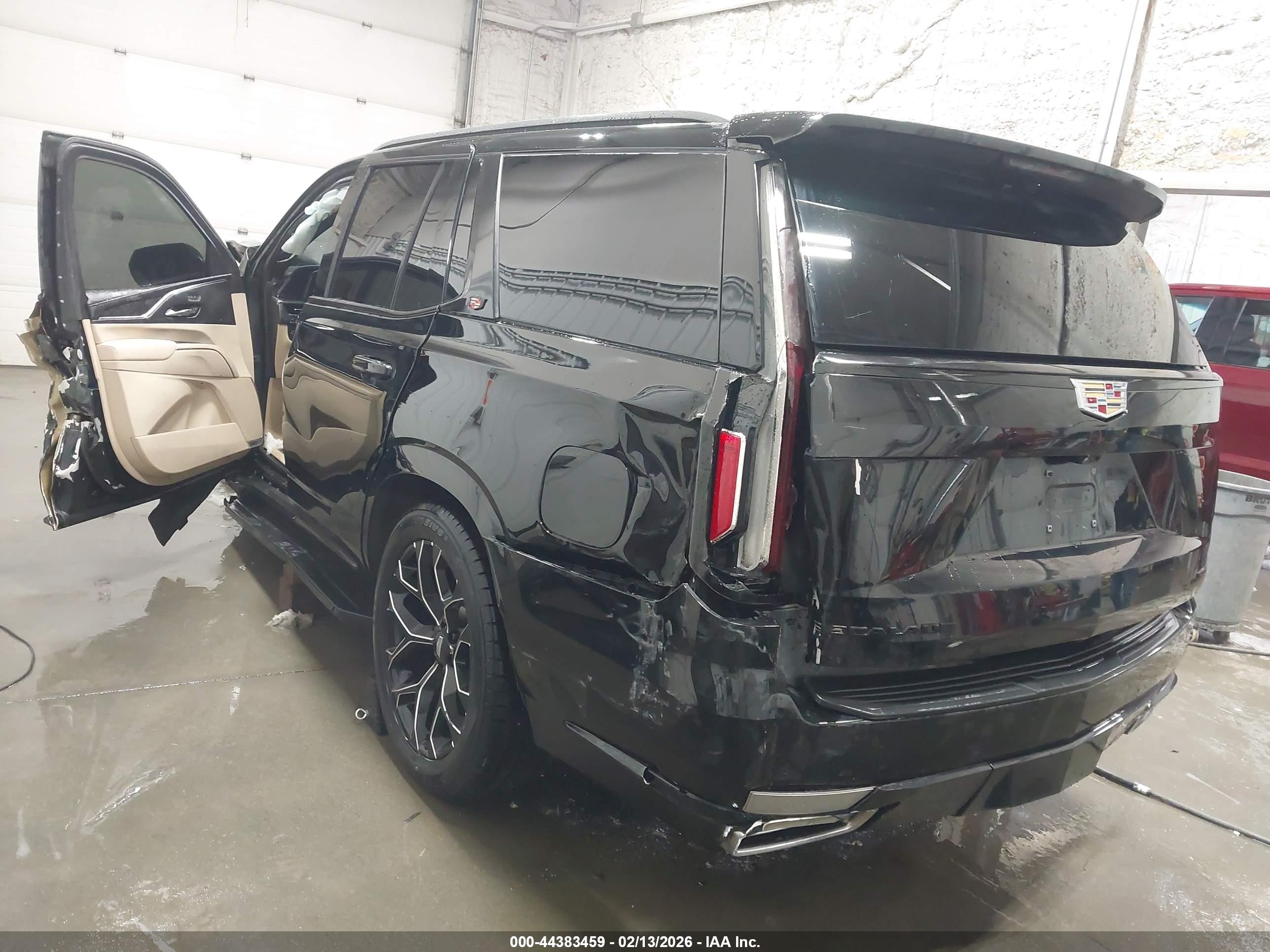 CADILLAC ESCALADE image 3