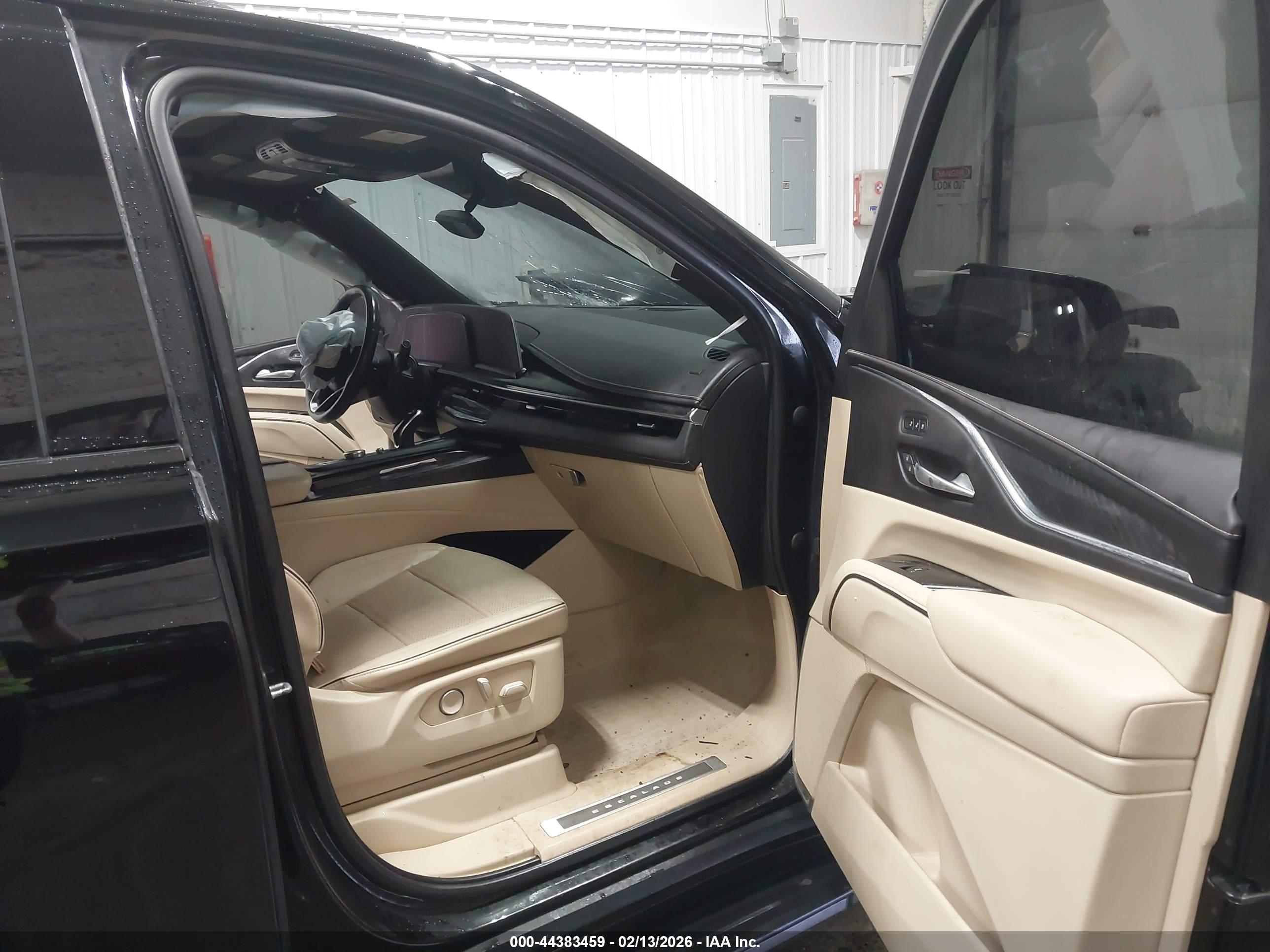 CADILLAC ESCALADE image 5