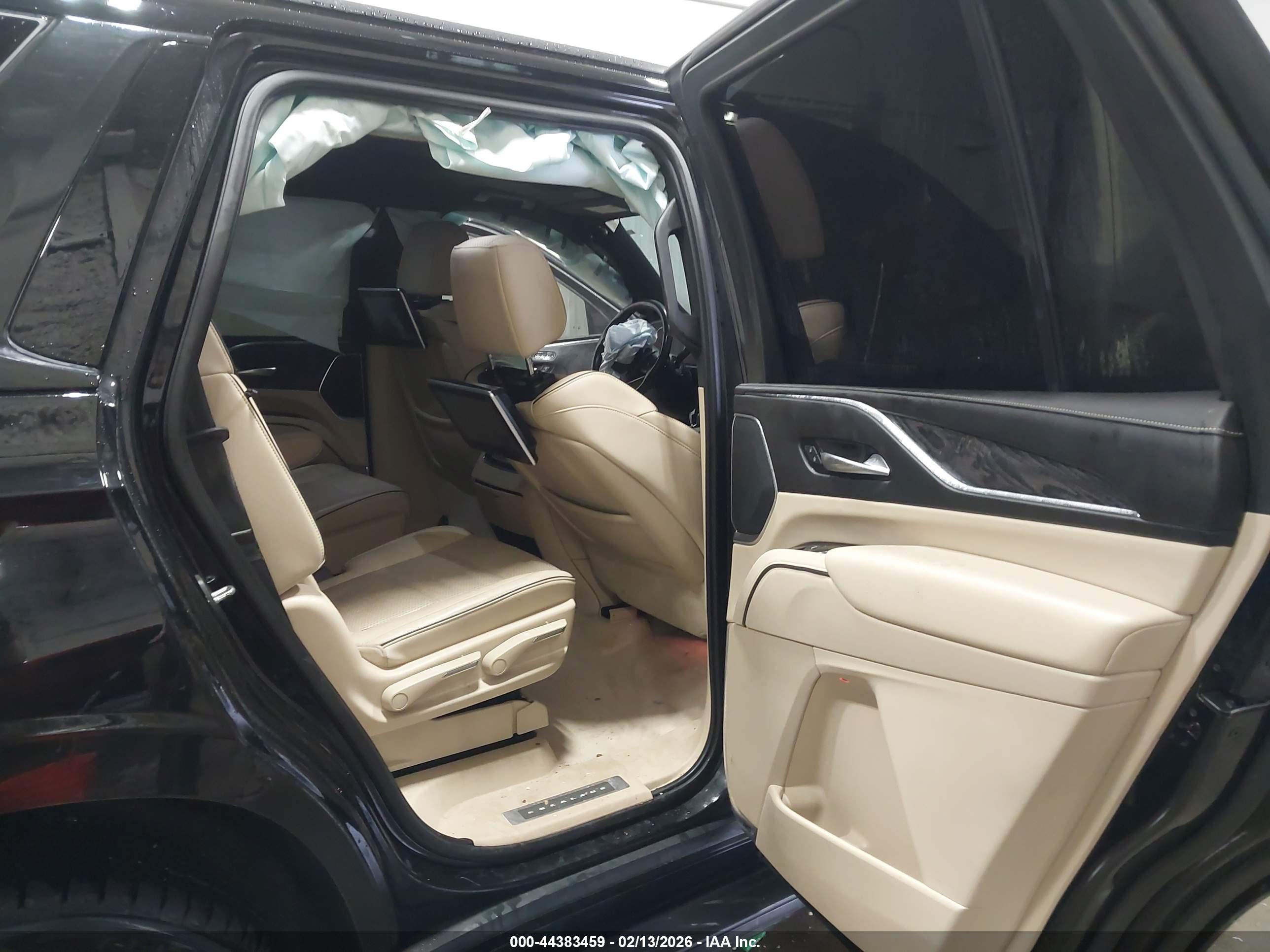 CADILLAC ESCALADE image 8