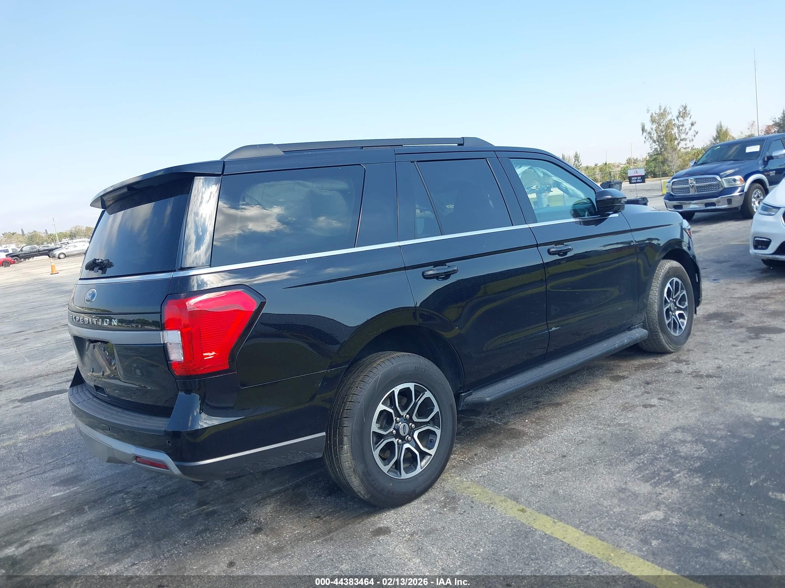 FORD EXPEDITION image 4