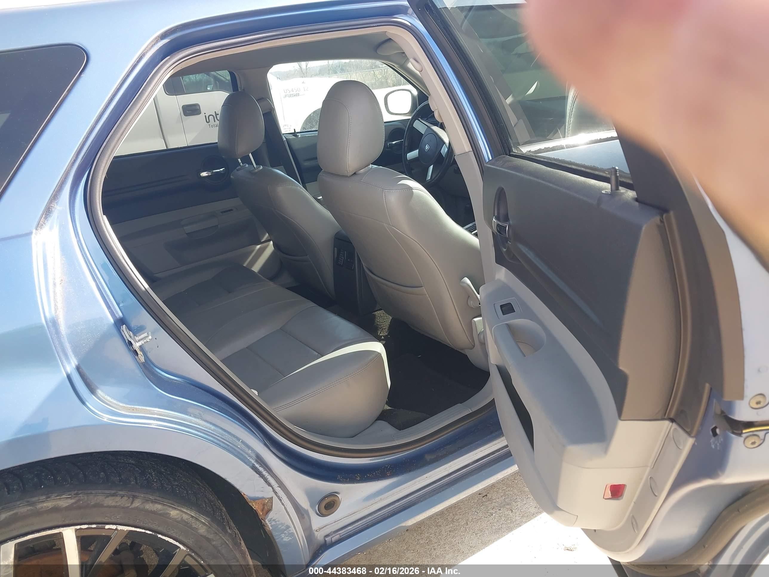 DODGE MAGNUM image 8