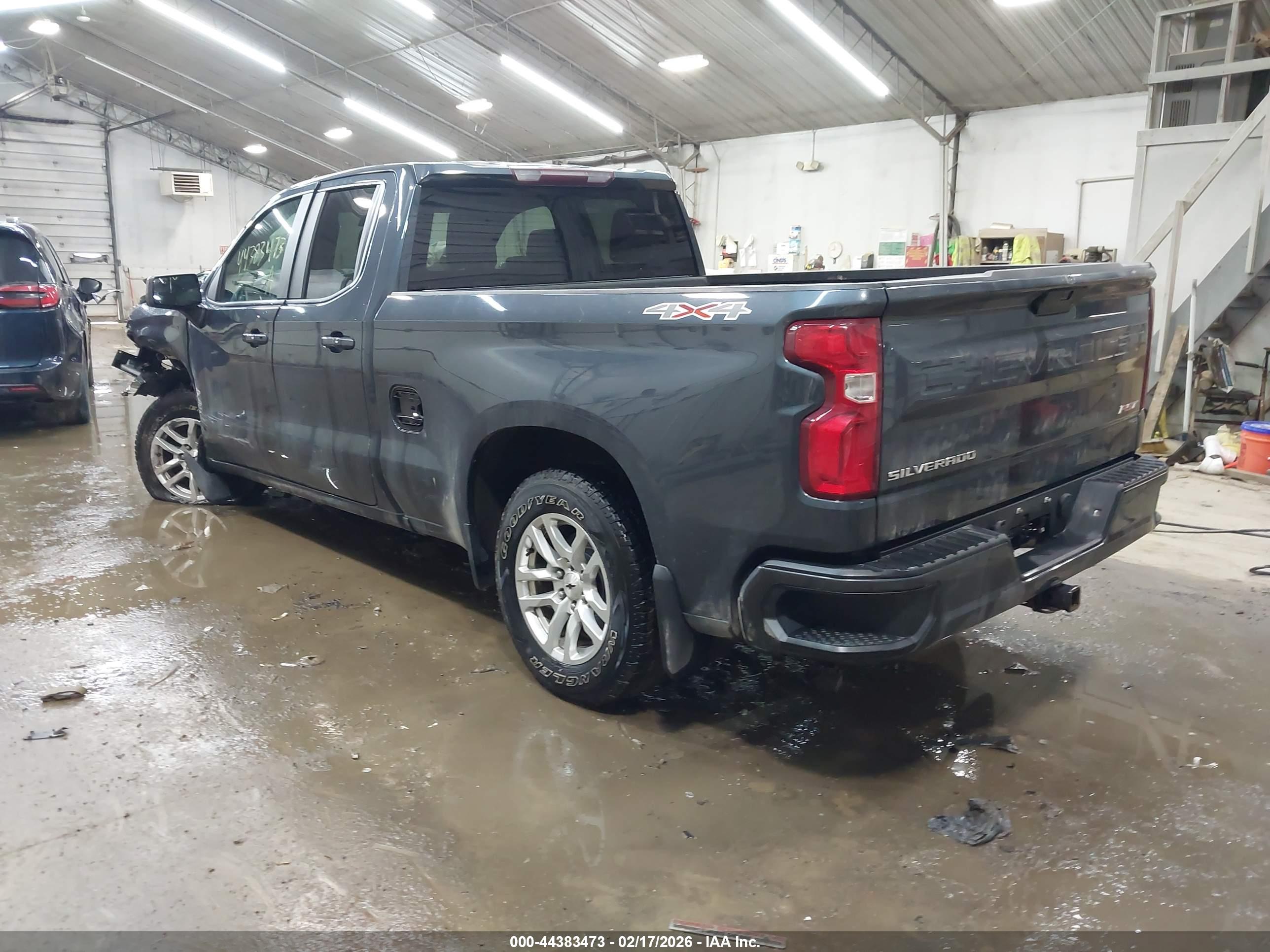 CHEVROLET SILVERADO image 3
