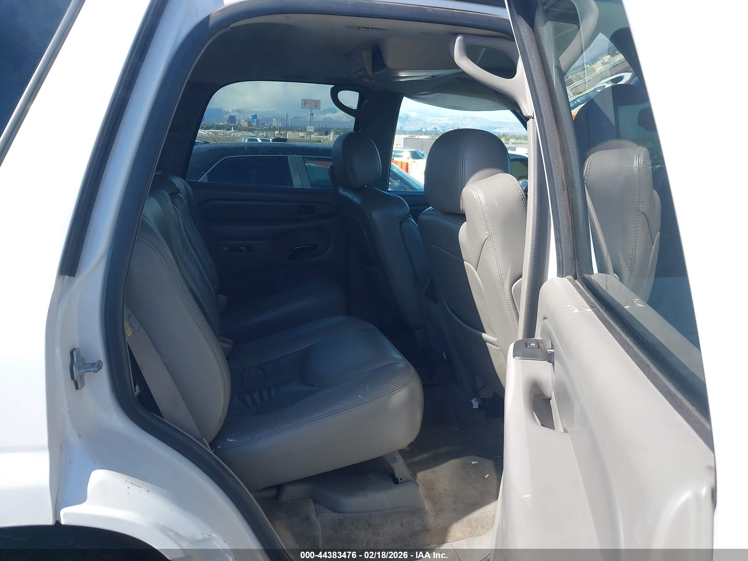 GMC YUKON image 8