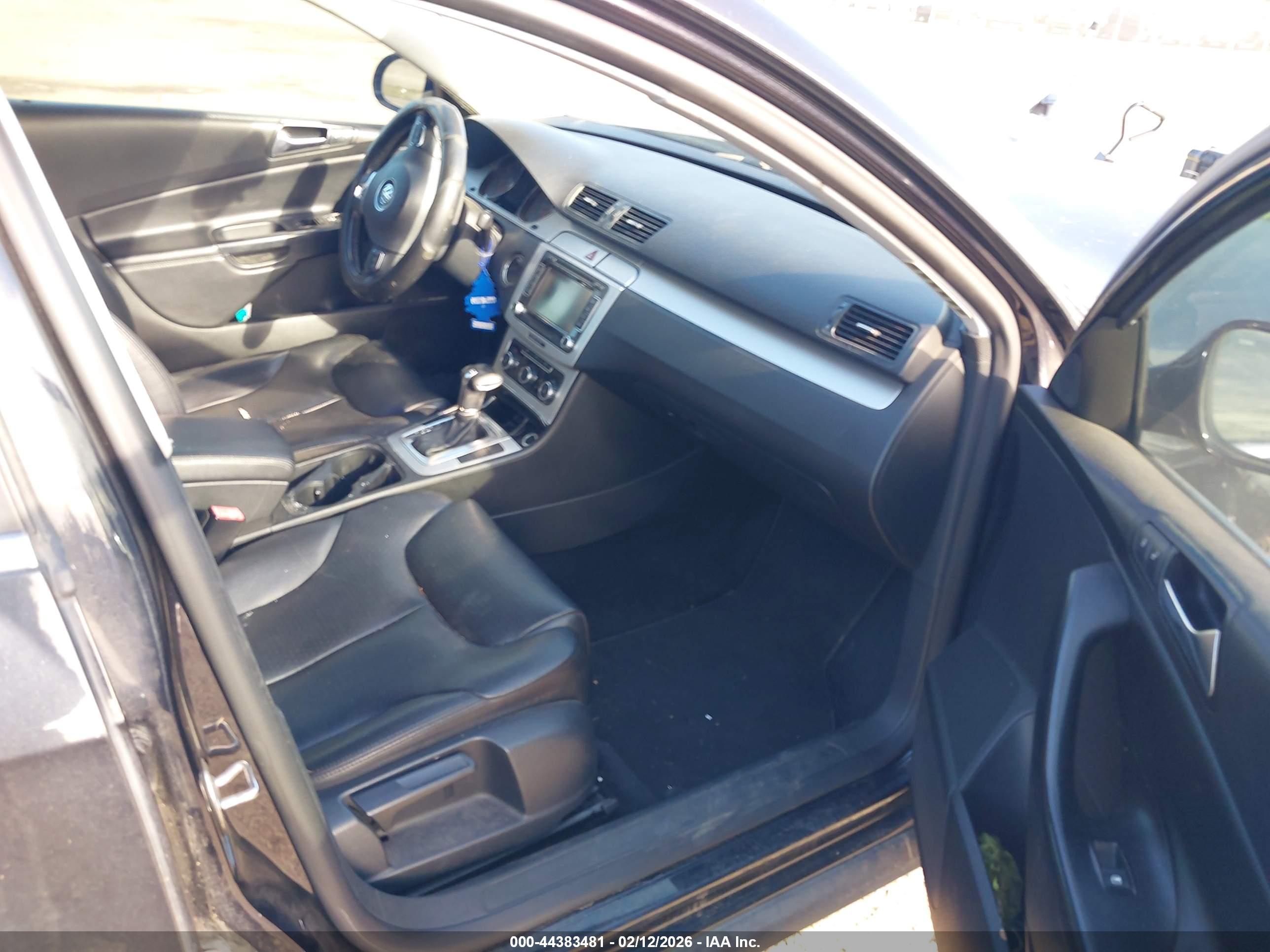 VOLKSWAGEN PASSAT image 5