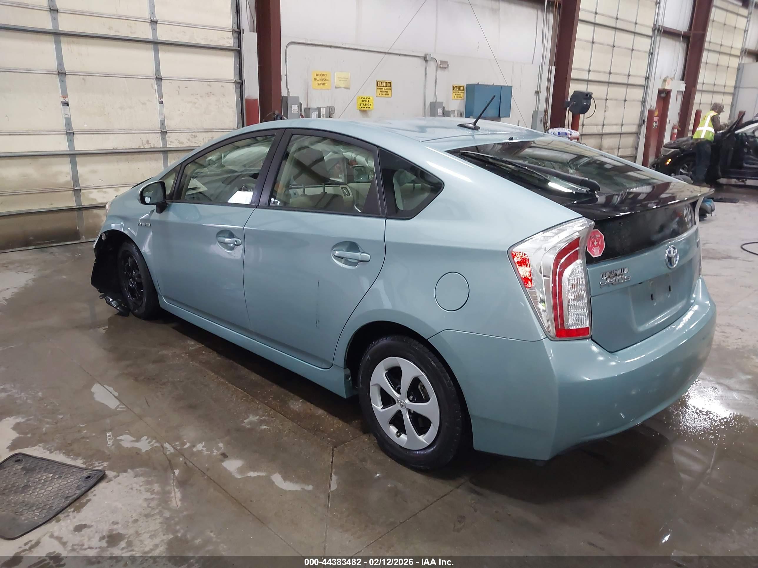 TOYOTA PRIUS image 3