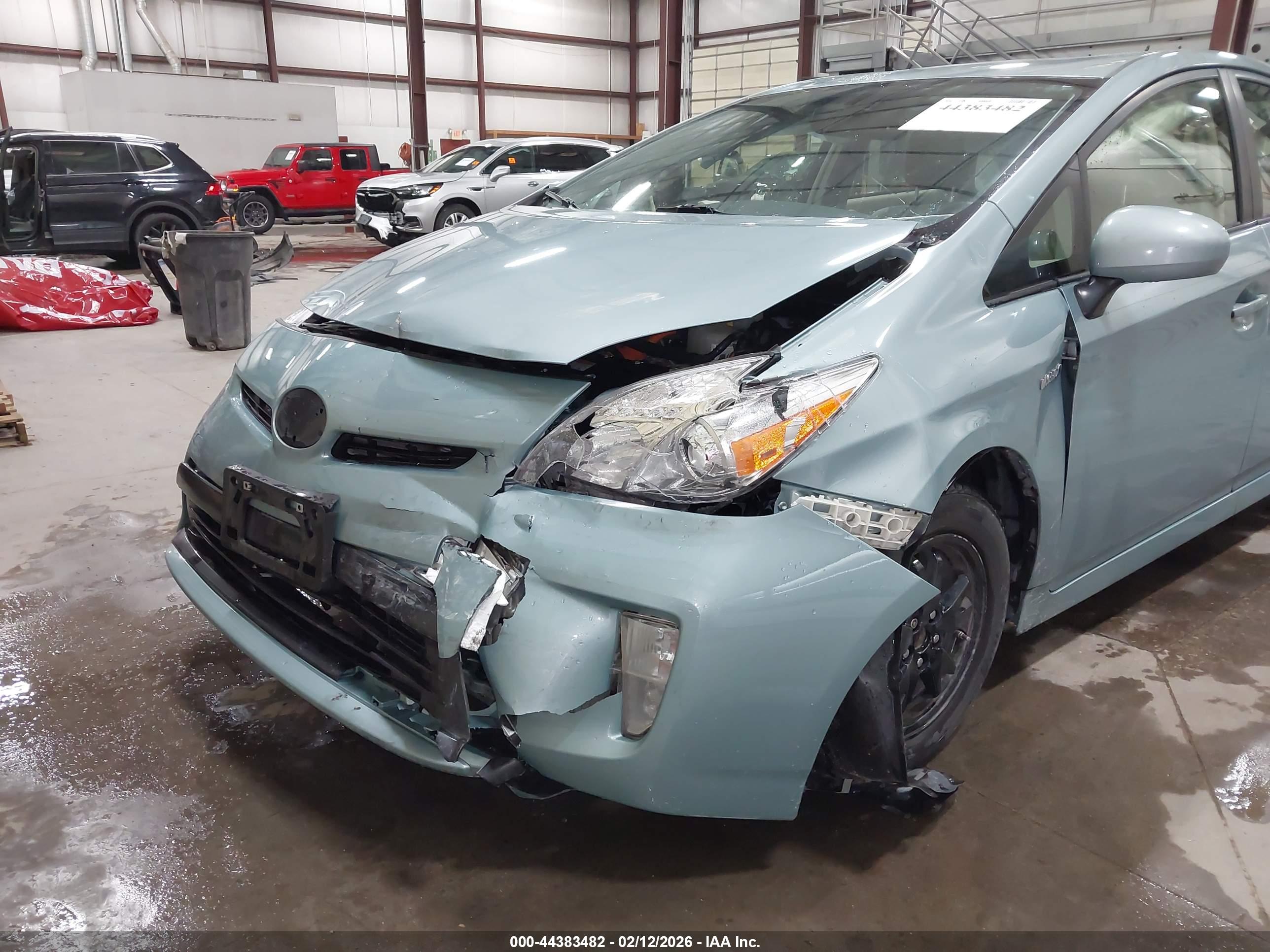 TOYOTA PRIUS image 6