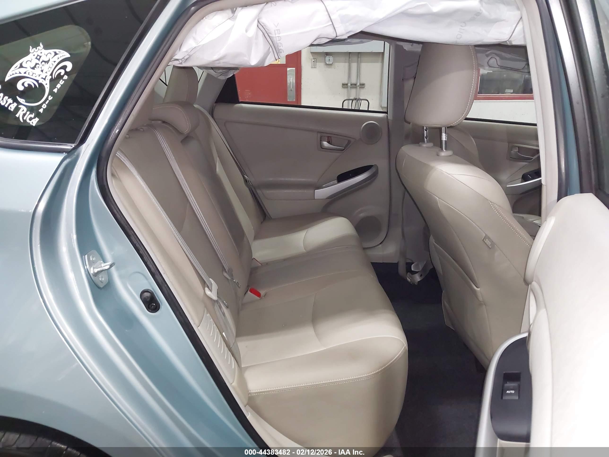 TOYOTA PRIUS image 8