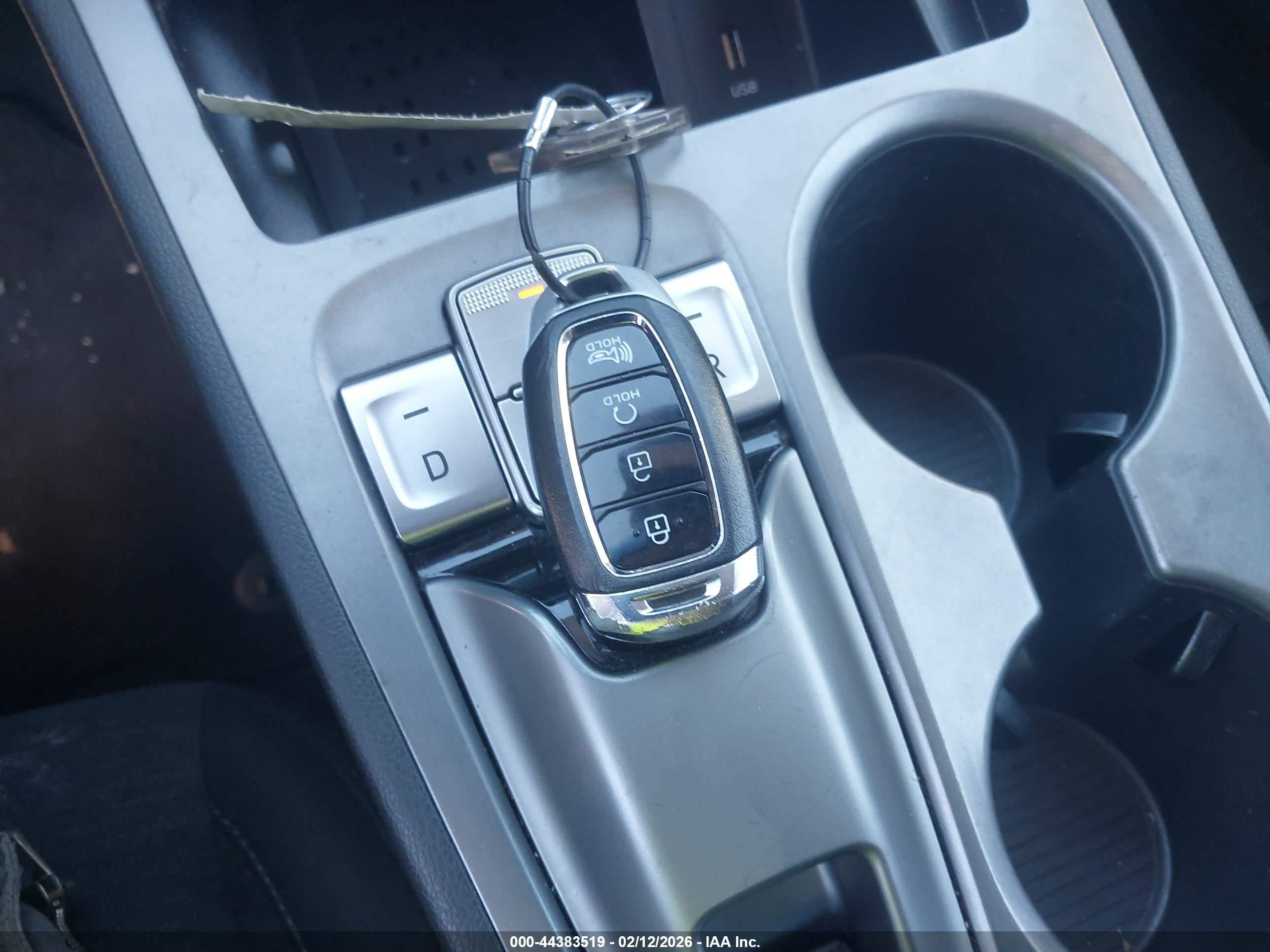 HYUNDAI KONA image 11