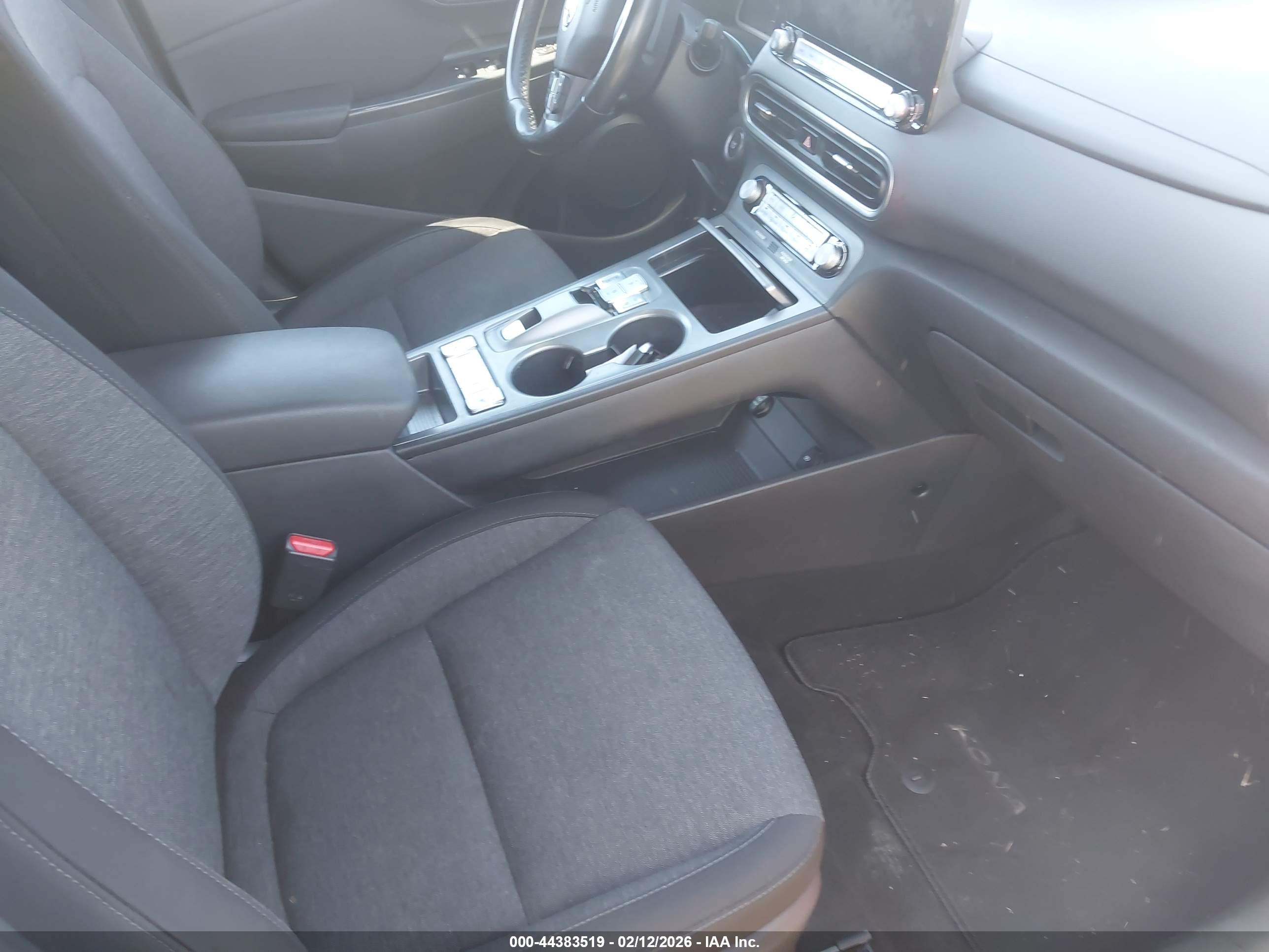 HYUNDAI KONA image 5