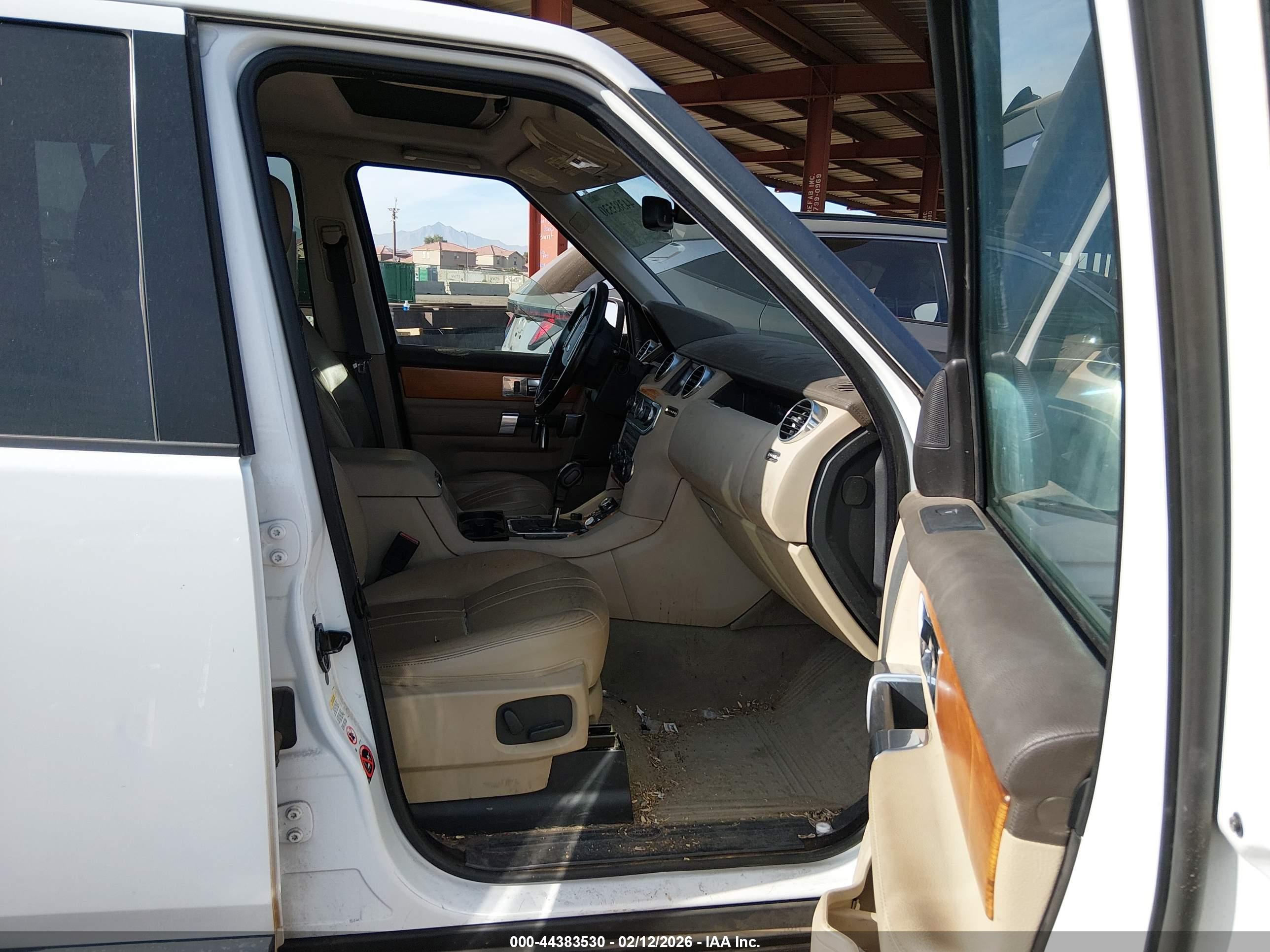 LAND ROVER image 5