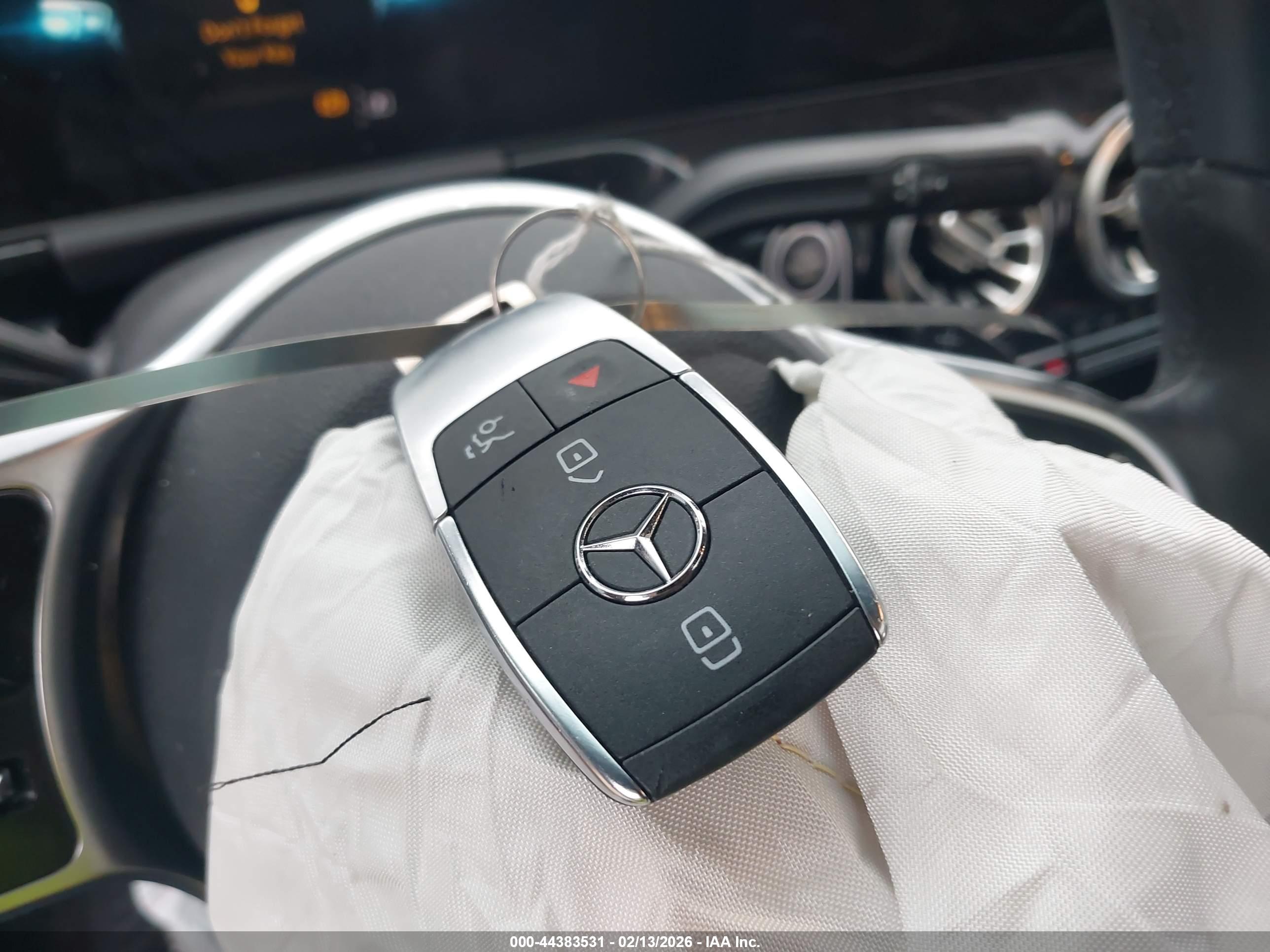 MERCEDES-BENZ GLA image 11