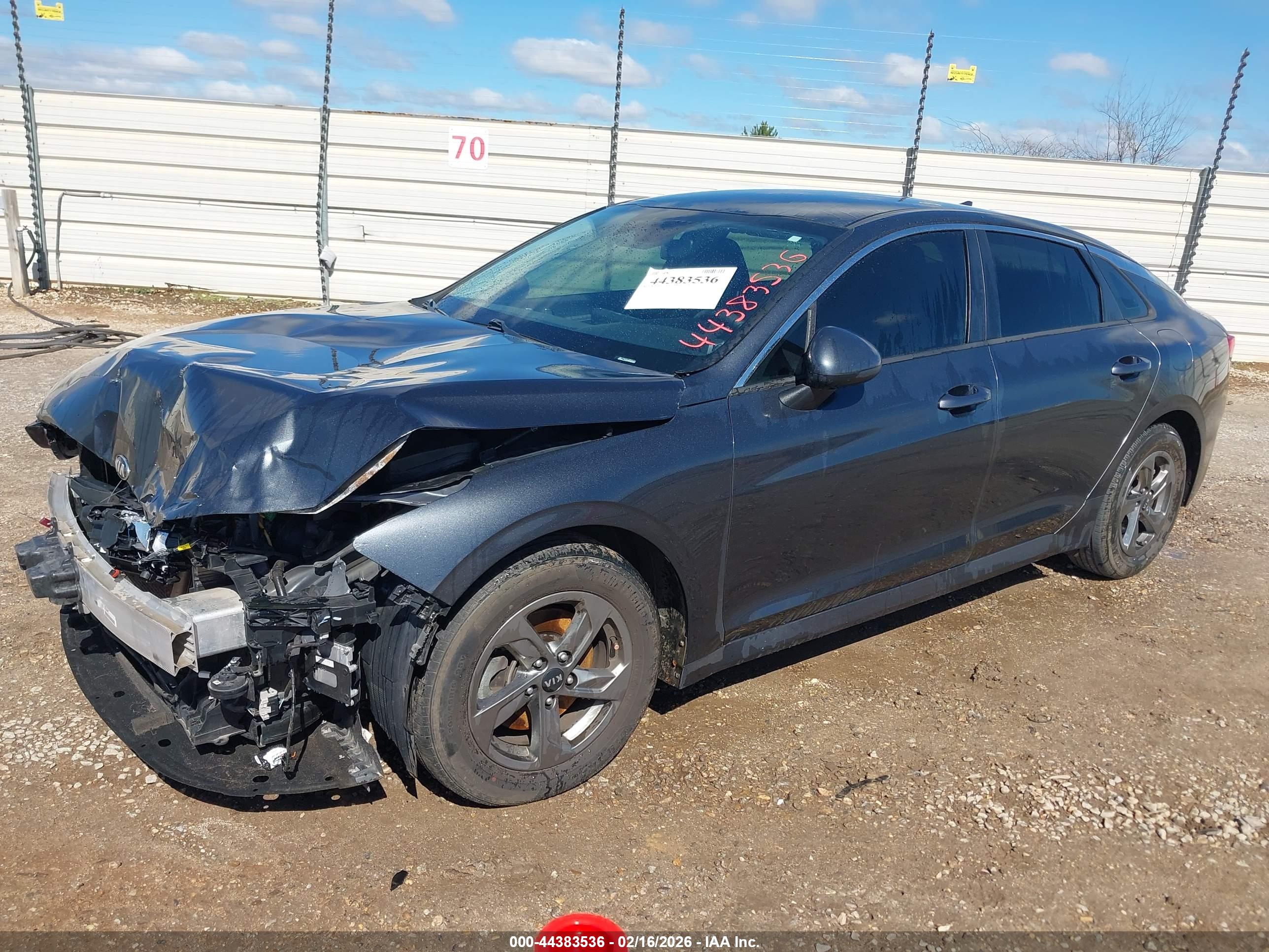 KIA K5 image 2