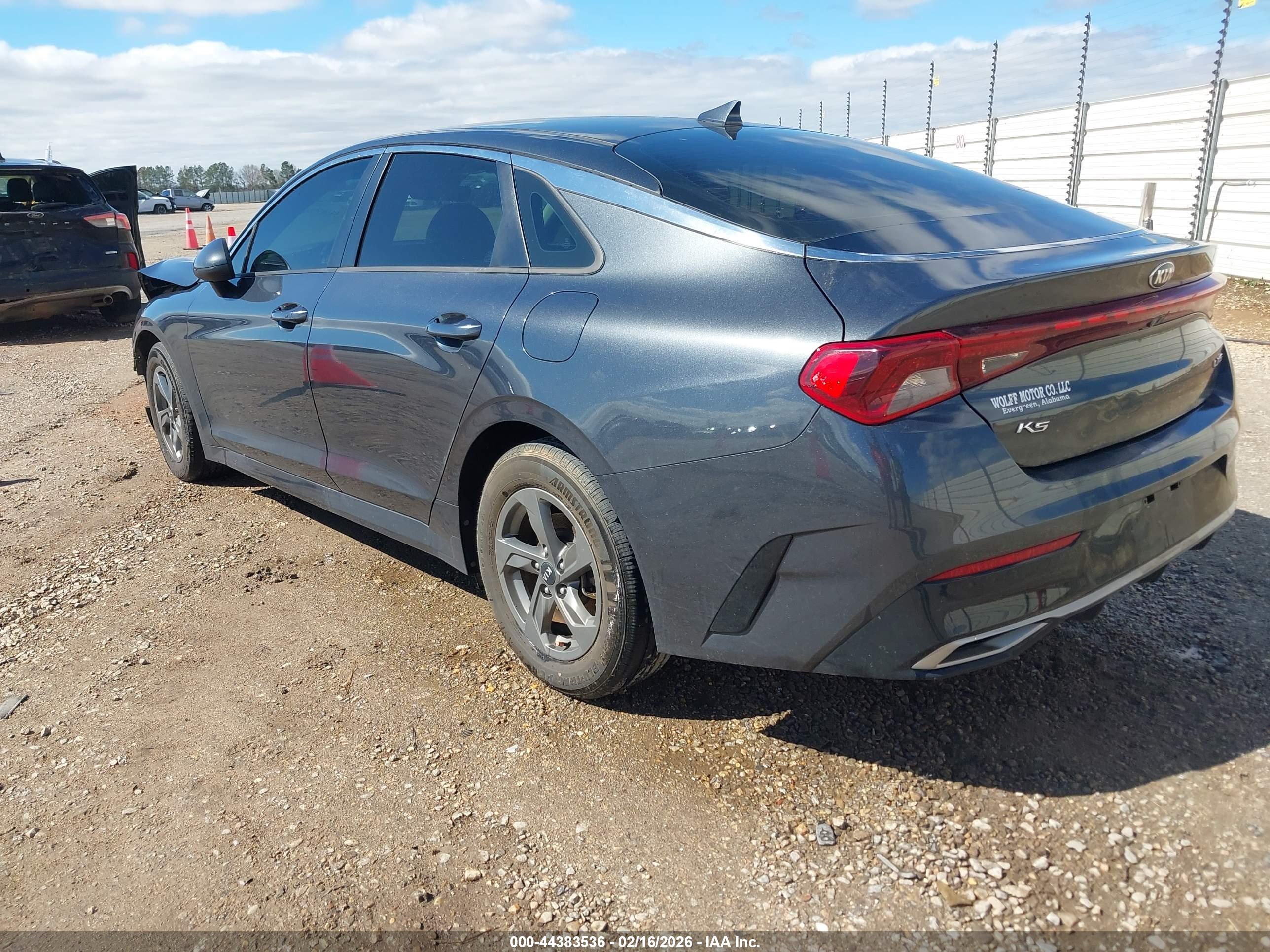 KIA K5 image 3
