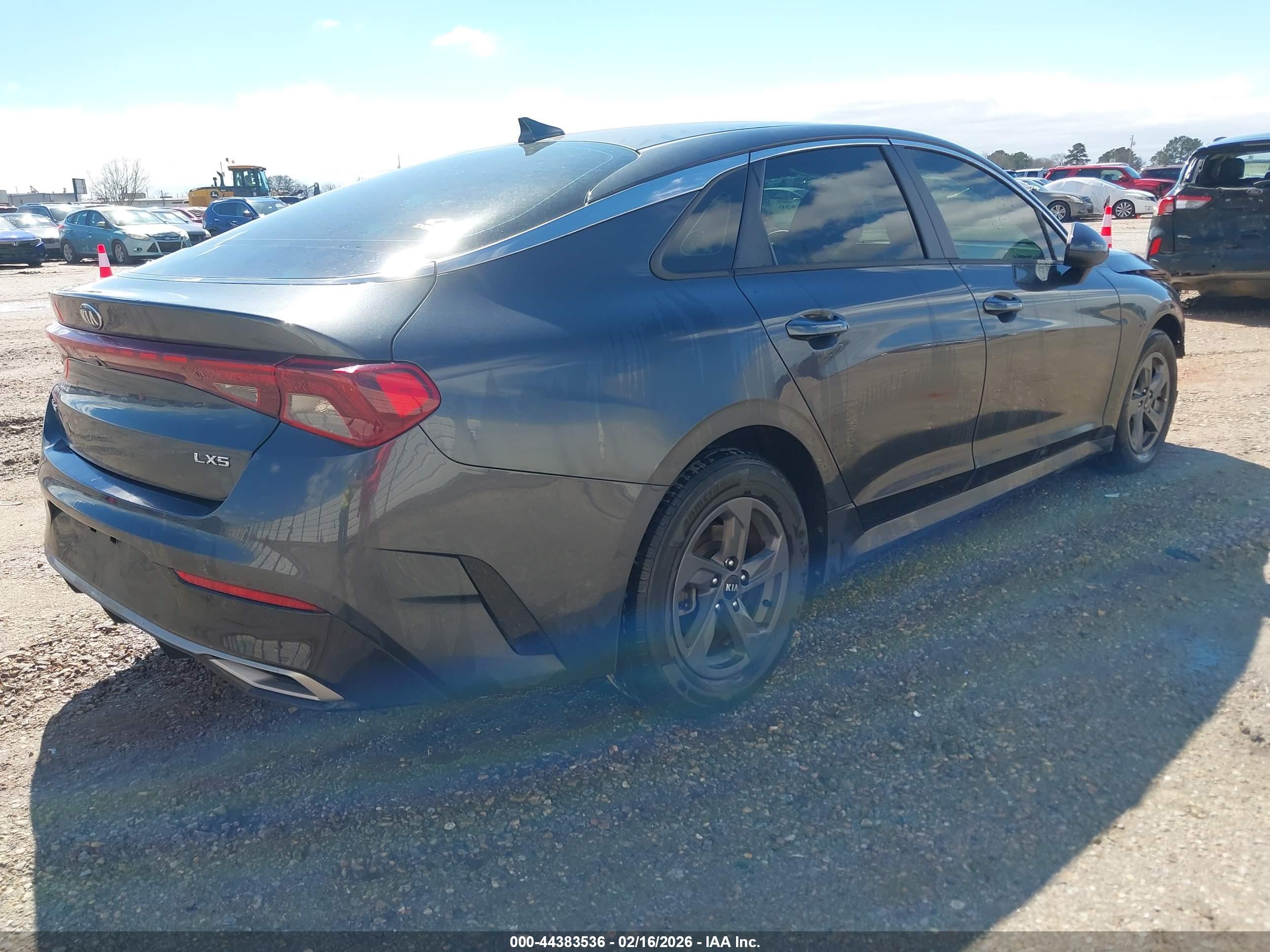 KIA K5 image 4